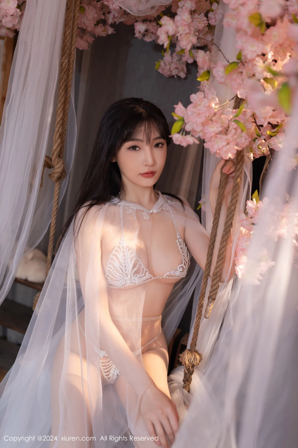 [[XiuRen秀人网]秀人网]No.8807_模特陆萱萱性感白色轻透网纱配白色珍珠内衣秀惹火身材诱惑写真80P