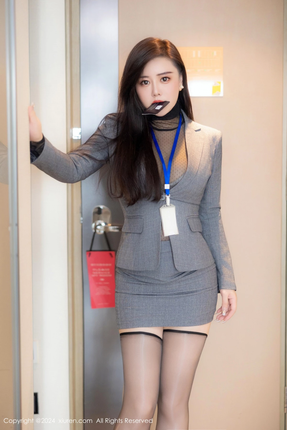 [[XiuRen秀人网]秀人网]No.8712_模特王婉悠Queen性感灰色西服露情趣内衣秀惹火身材诱惑写真82P