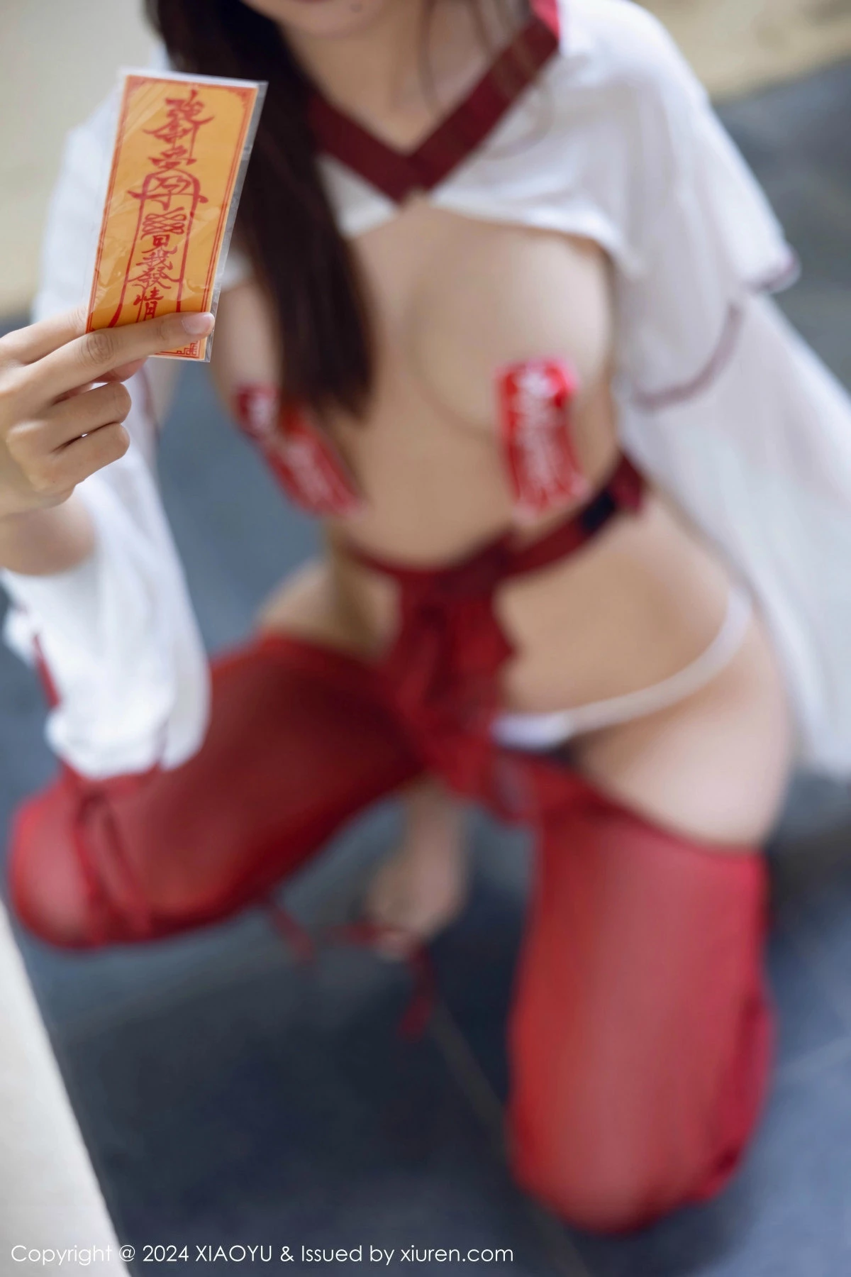 [[XiuRen秀人网]秀人网]No.8814_女神绮里嘉ula巫女造型性感白色上衣配薄纱秀惹火身材诱惑写真76P