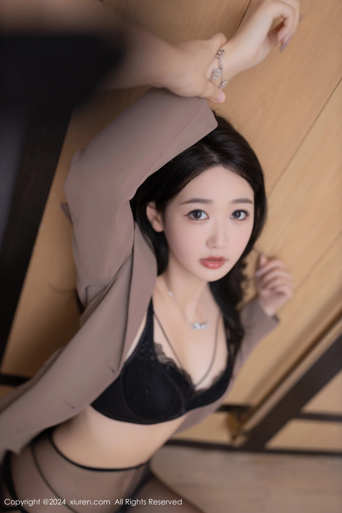 [[XiuRen秀人网]秀人网]No.8824_模特唐安琪性感秘书OL服饰露黑色蕾丝内衣秀曼妙身姿迷人写真83P