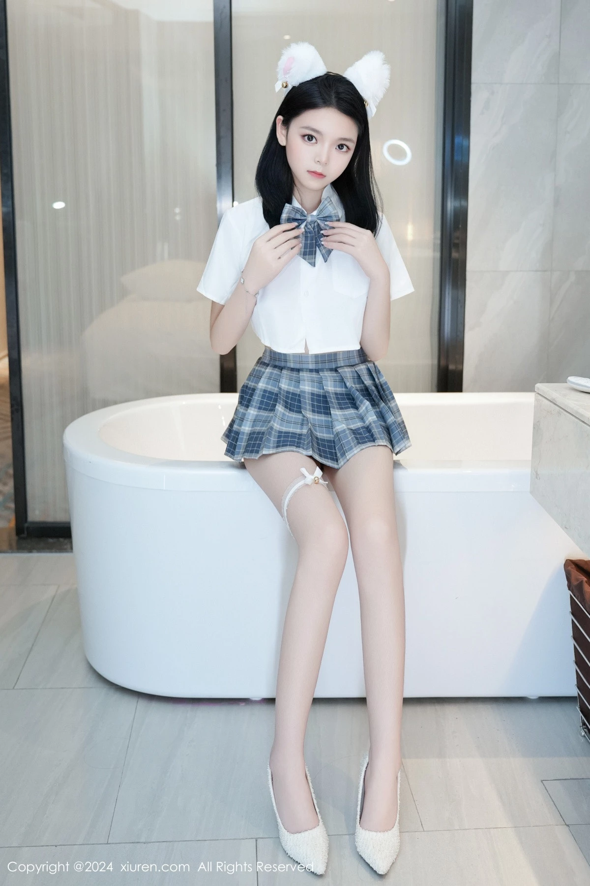 [[XiuRen秀人网]秀人网]No.8715_模特唐心心私房浴室性感白T配短裙露白丝袜秀翘臀美腿诱惑写真68P
