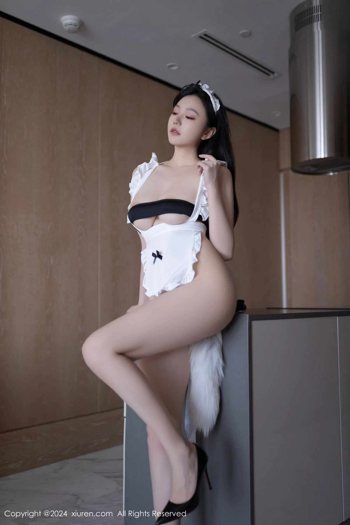 [[XiuRen秀人网]秀人网]No.8720_模特安然anran性感黑色女仆服饰配黑丝裤袜秀柔美身段诱惑写真80P