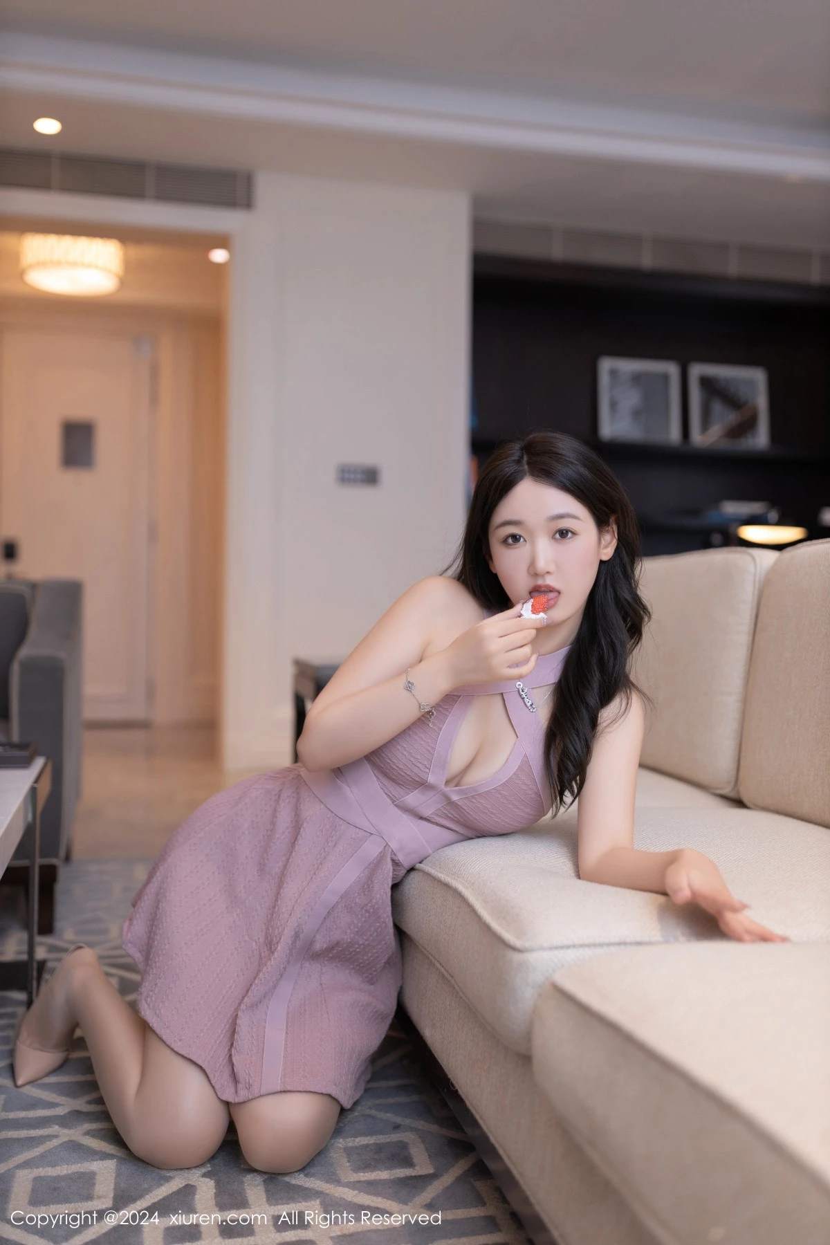 [[XiuRen秀人网]秀人网]No.8748_模特唐安琪性感浅紫色连衣短裙配开档肉丝秀曼妙身姿诱惑写真80P