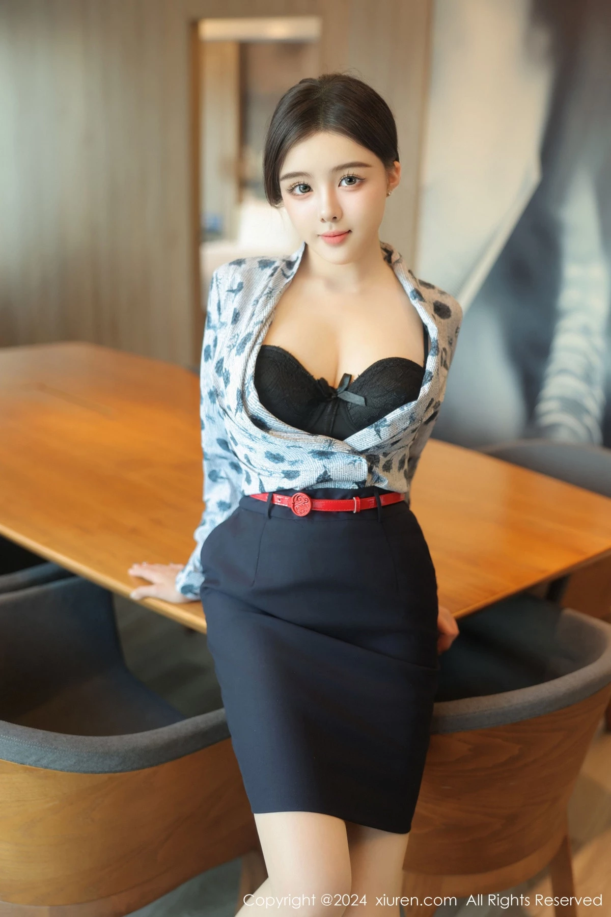 [[XiuRen秀人网]秀人网]No.8919_新人模特袁圆空姐服饰露黑色内衣配原色丝袜秀曼妙身姿诱惑写真84P