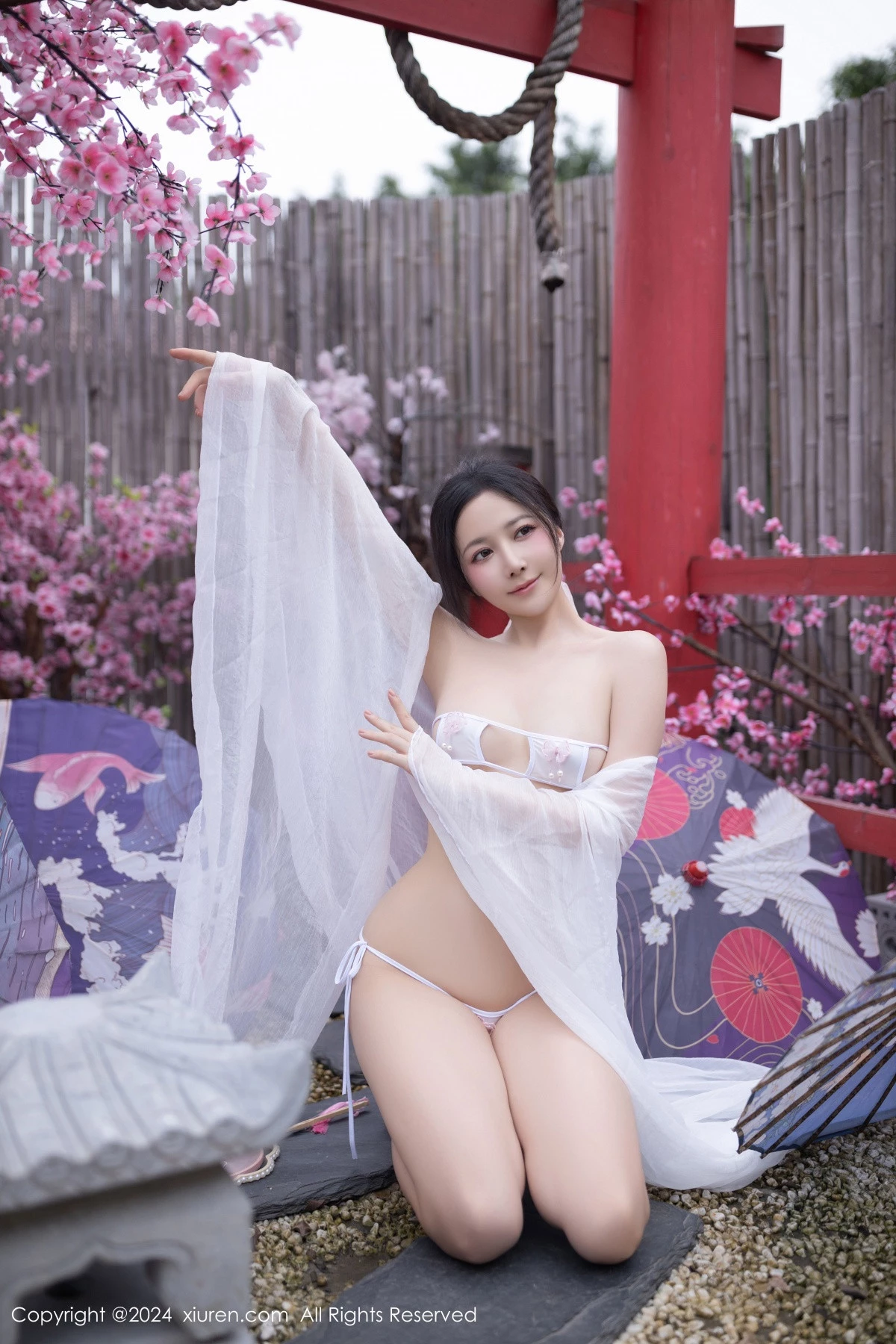 [[XiuRen秀人网]秀人网]No.8927_模特鱼子酱Fish性感白色轻透连衣裙露白色情趣内衣迷人诱惑写真80P