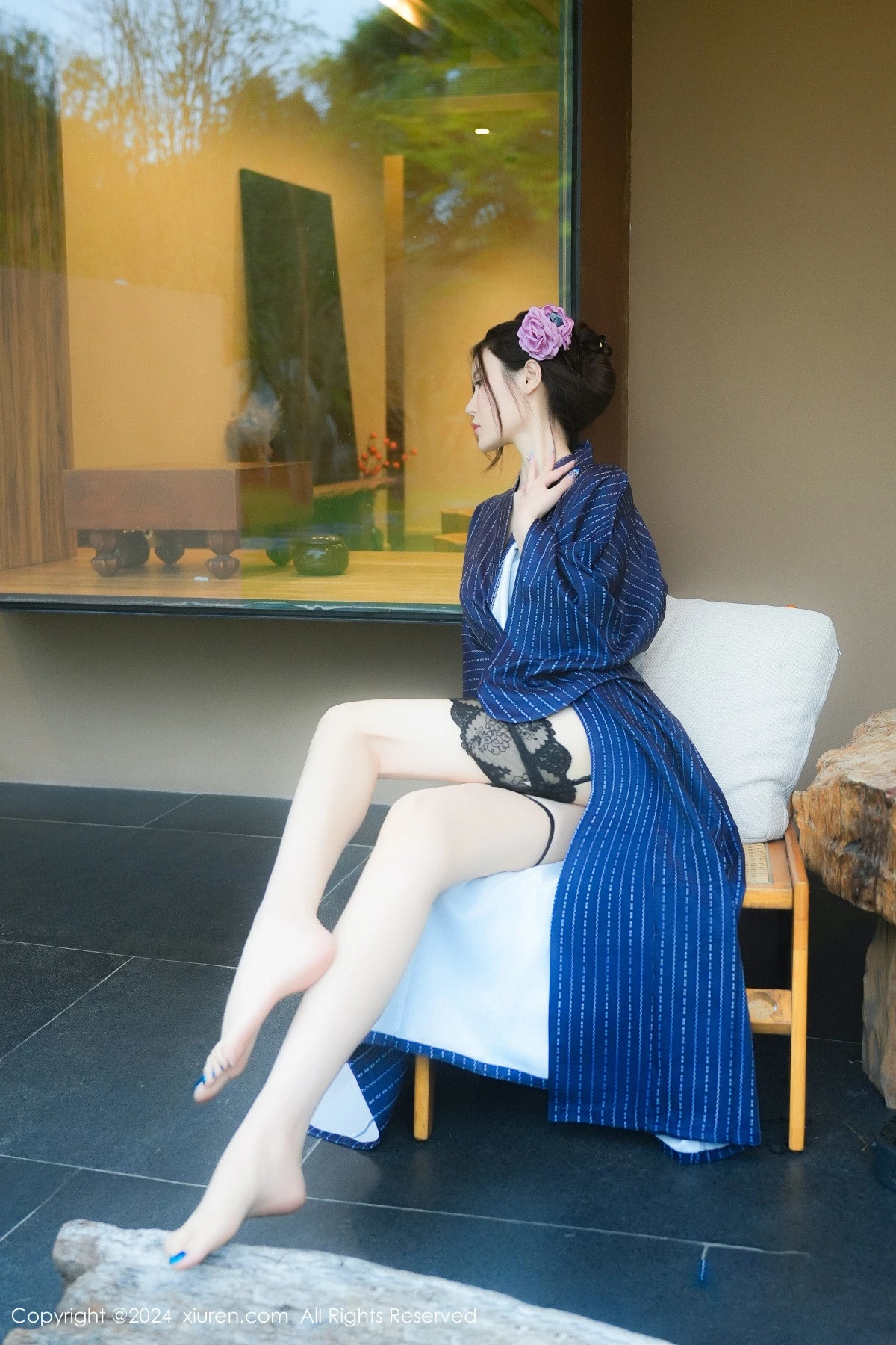 [[XiuRen秀人网]秀人网]No.8928_模特Erikaki户外枷锁主题性感黑色情趣内衣秀白嫩美腿诱惑写真79P