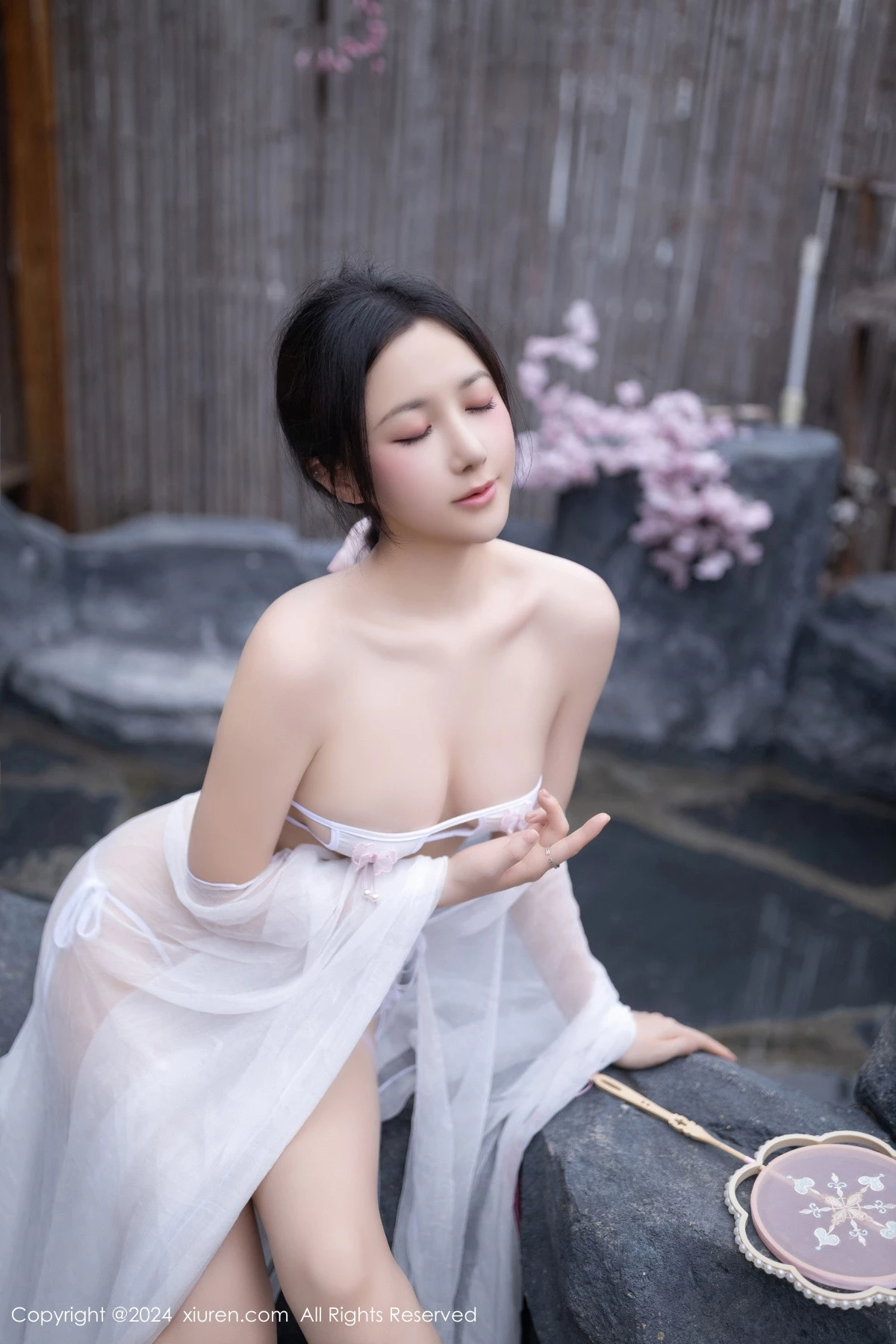 [[XiuRen秀人网]秀人网]No.8927_模特鱼子酱Fish性感白色轻透连衣裙露白色情趣内衣迷人诱惑写真80P