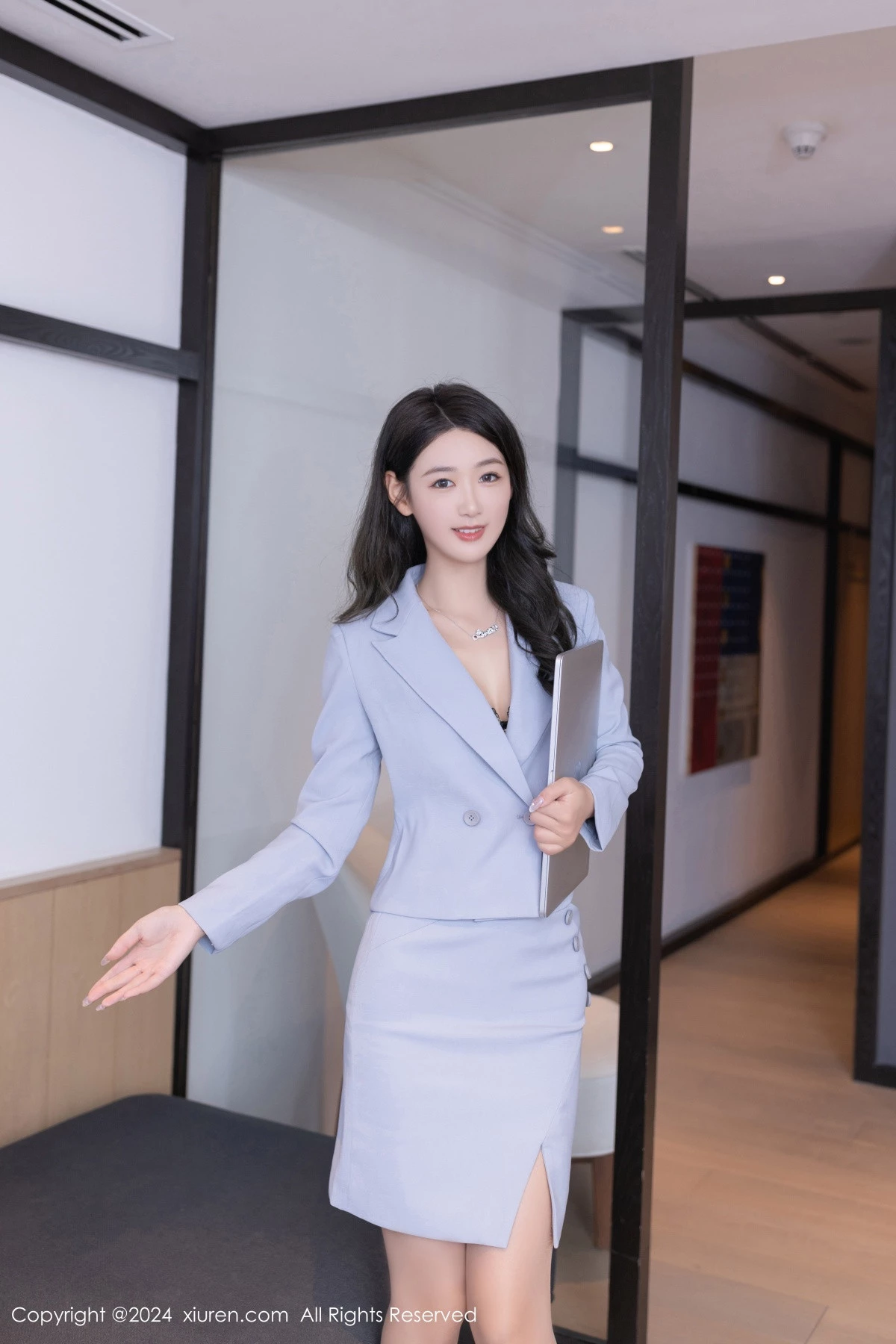 [[XiuRen秀人网]秀人网]No.8935_模特唐安琪性感OL制服露黑色内衣配开档肉丝秀曼妙身姿诱惑写真80P