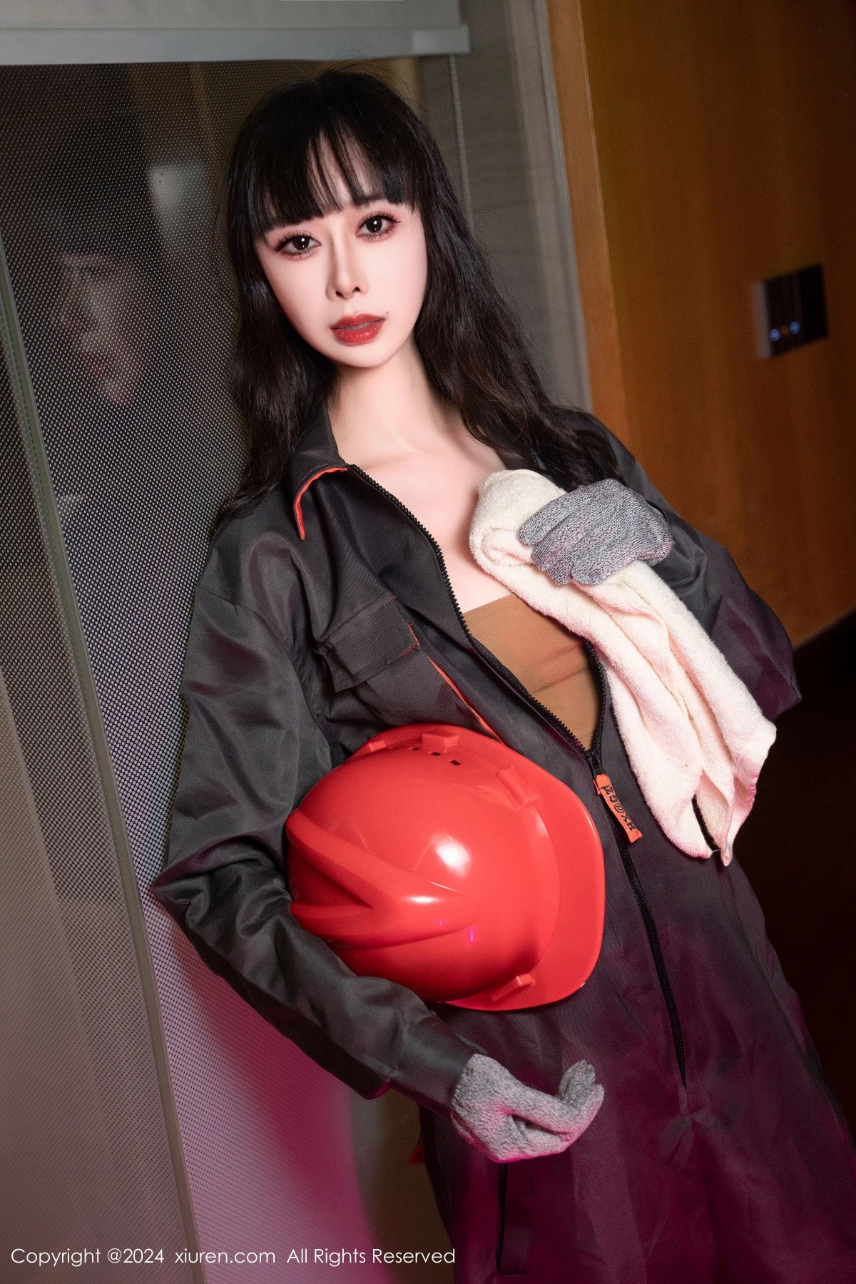 [[XiuRen秀人网]秀人网]No.8938_模特宝宝甜维修工主题半脱露性感抹胸内衣秀曼妙身姿诱惑写真82P