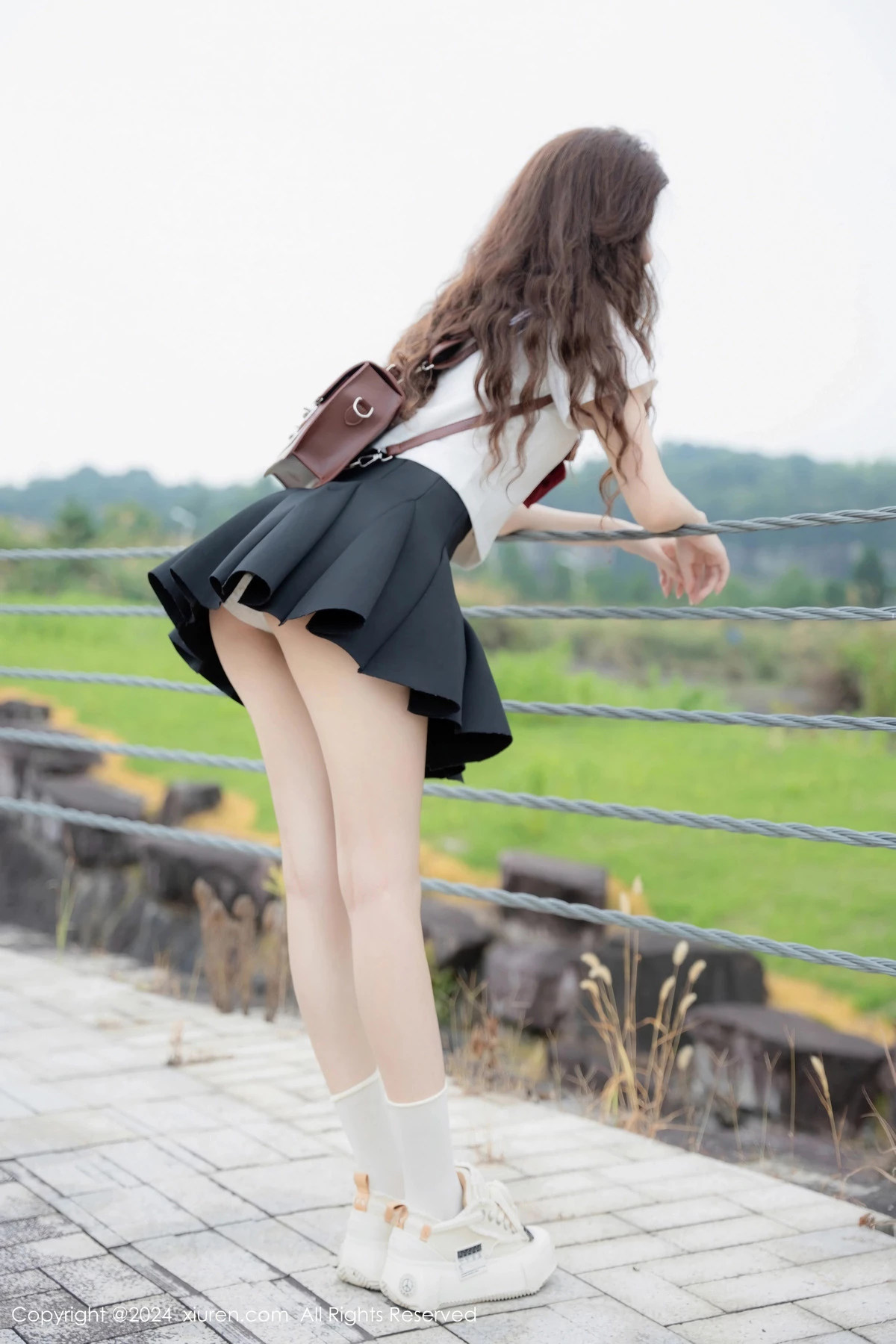 [[XiuRen秀人网]秀人网]No.8948_新人模特拍黄瓜girl性感JK制服露白色蕾丝内衣秀曼妙身姿诱惑写真81P