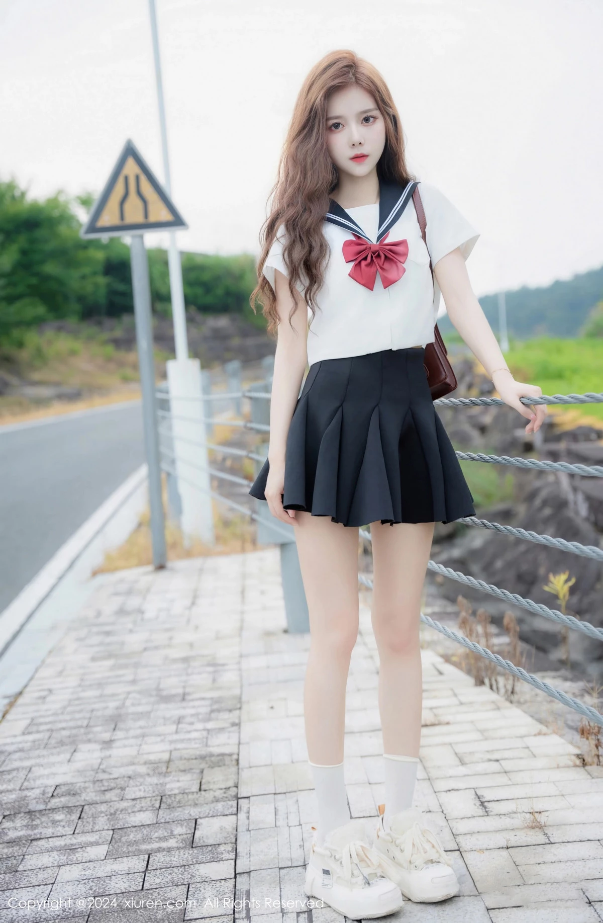[[XiuRen秀人网]秀人网]No.8948_新人模特拍黄瓜girl性感JK制服露白色蕾丝内衣秀曼妙身姿诱惑写真81P