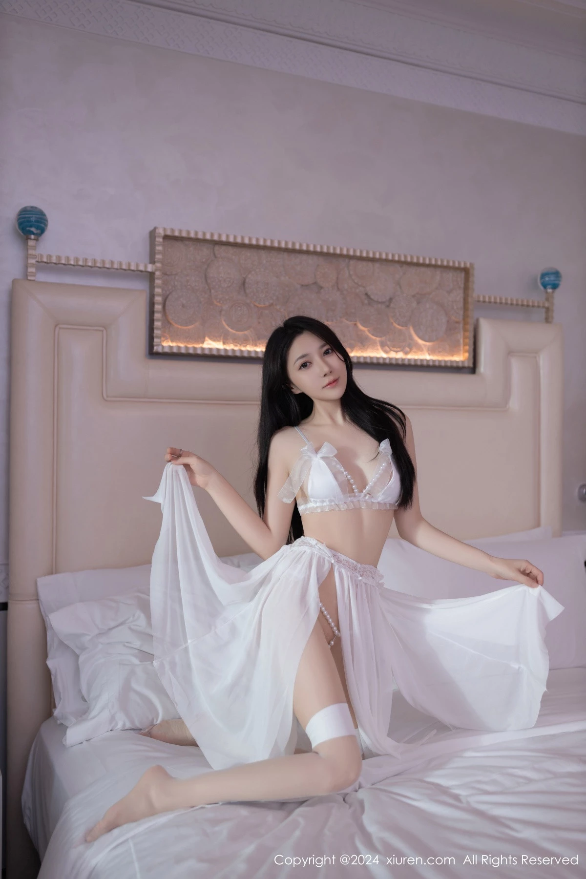 [[XiuRen秀人网]秀人网]No.8962_模特鱼子酱Fish性感白色轻透连衣裙露珍珠内衣秀惹火身材诱惑写真80P