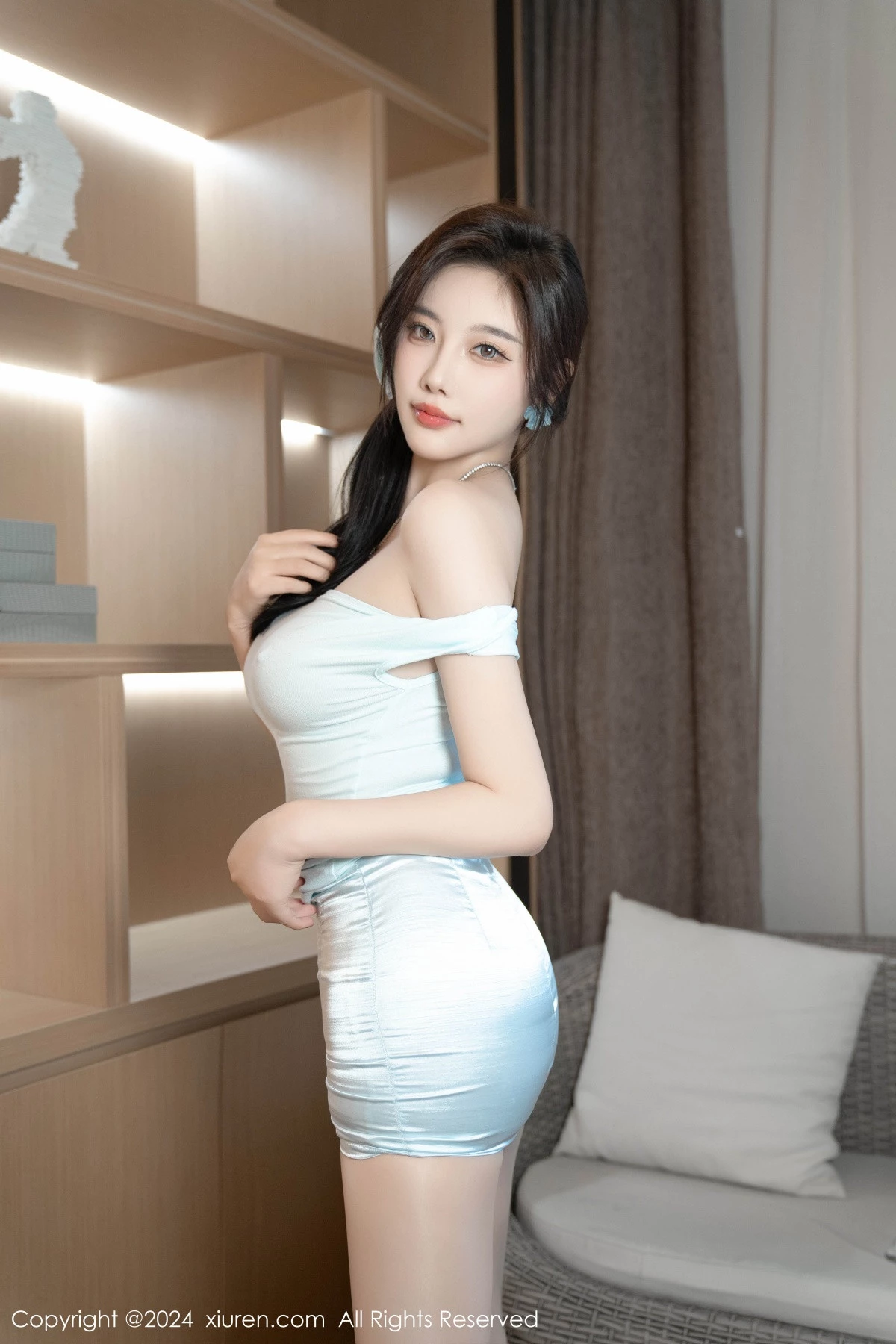 [[XiuRen秀人网]秀人网]No.8960_女神杨晨晨Yome性感白色连衣短裙配白丝袜秀丰腴身姿诱惑写真89P