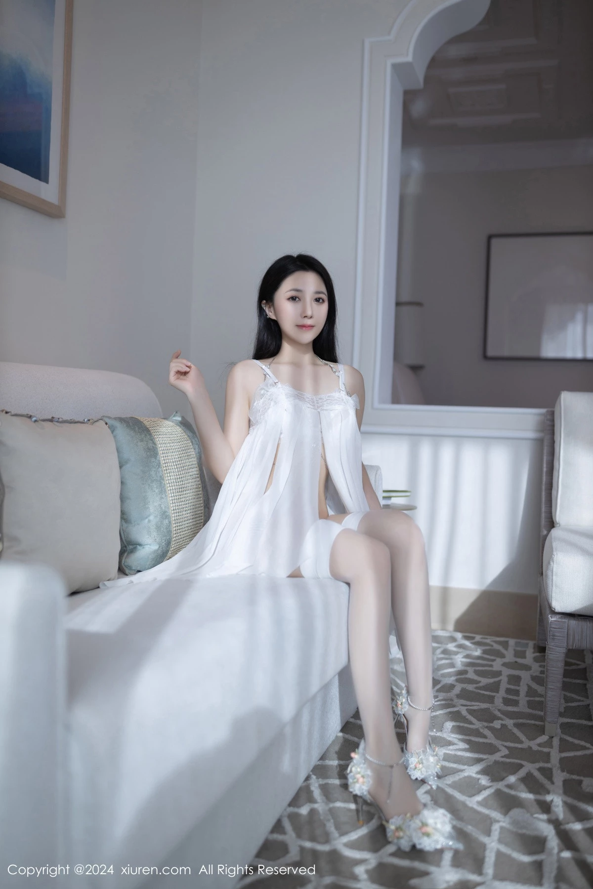 [[XiuRen秀人网]秀人网]No.8962_模特鱼子酱Fish性感白色轻透连衣裙露珍珠内衣秀惹火身材诱惑写真80P