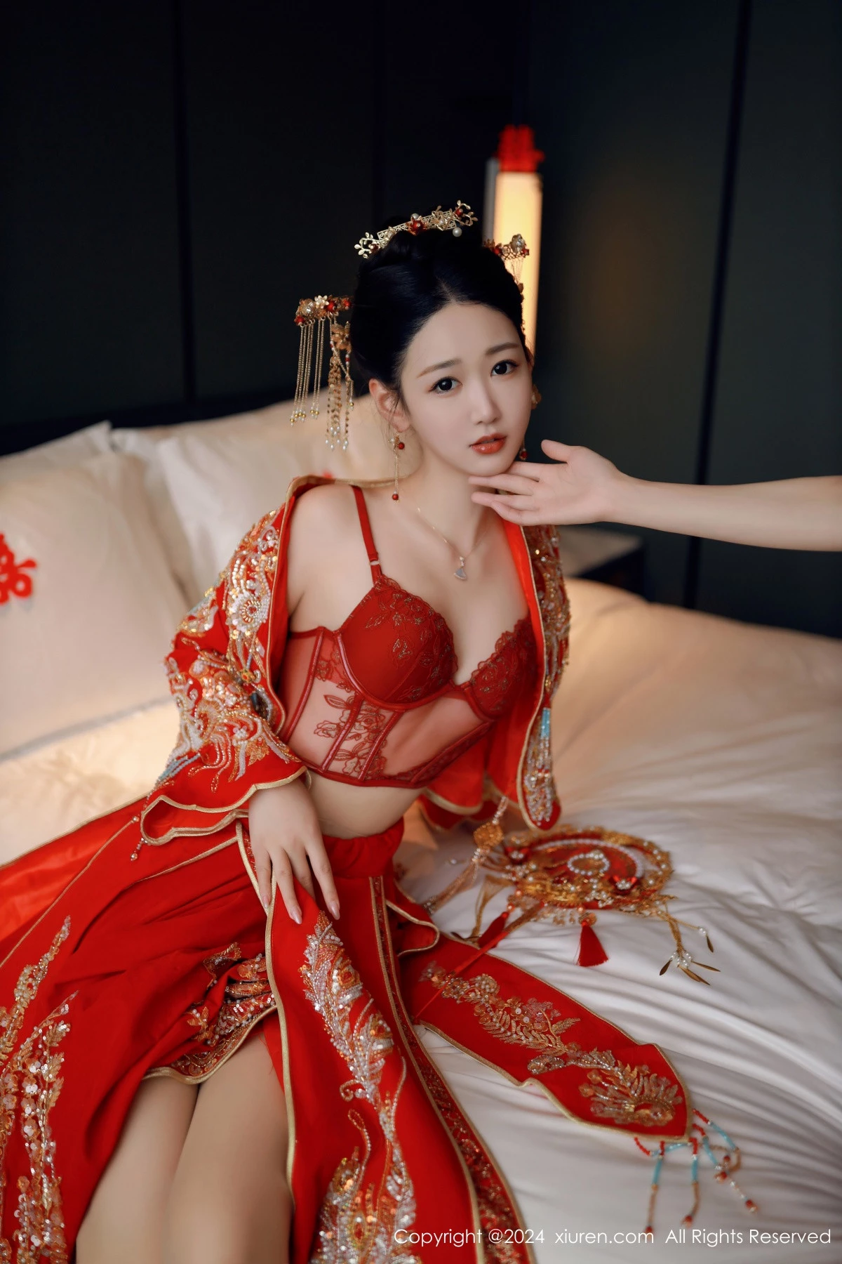 [[XiuRen秀人网]秀人网]No.8972_模特唐安琪性感红色新娘服饰露红色内衣配超薄肉丝撩人诱惑写真79P