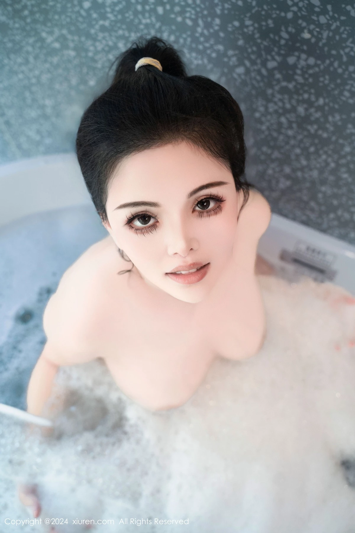 [[XiuRen秀人网]秀人网]No.8981_新人模特陈三穗浴室性感黑色服饰配黑丝袜泡泡浴湿身诱惑写真74P
