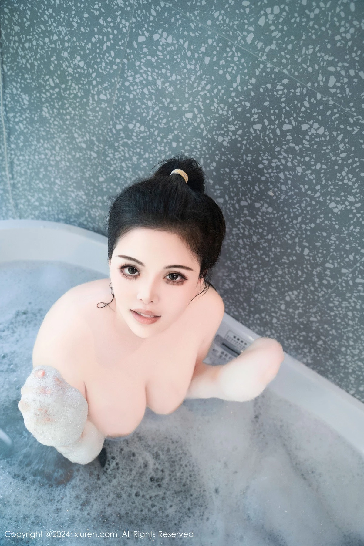 [[XiuRen秀人网]秀人网]No.8981_新人模特陈三穗浴室性感黑色服饰配黑丝袜泡泡浴湿身诱惑写真74P