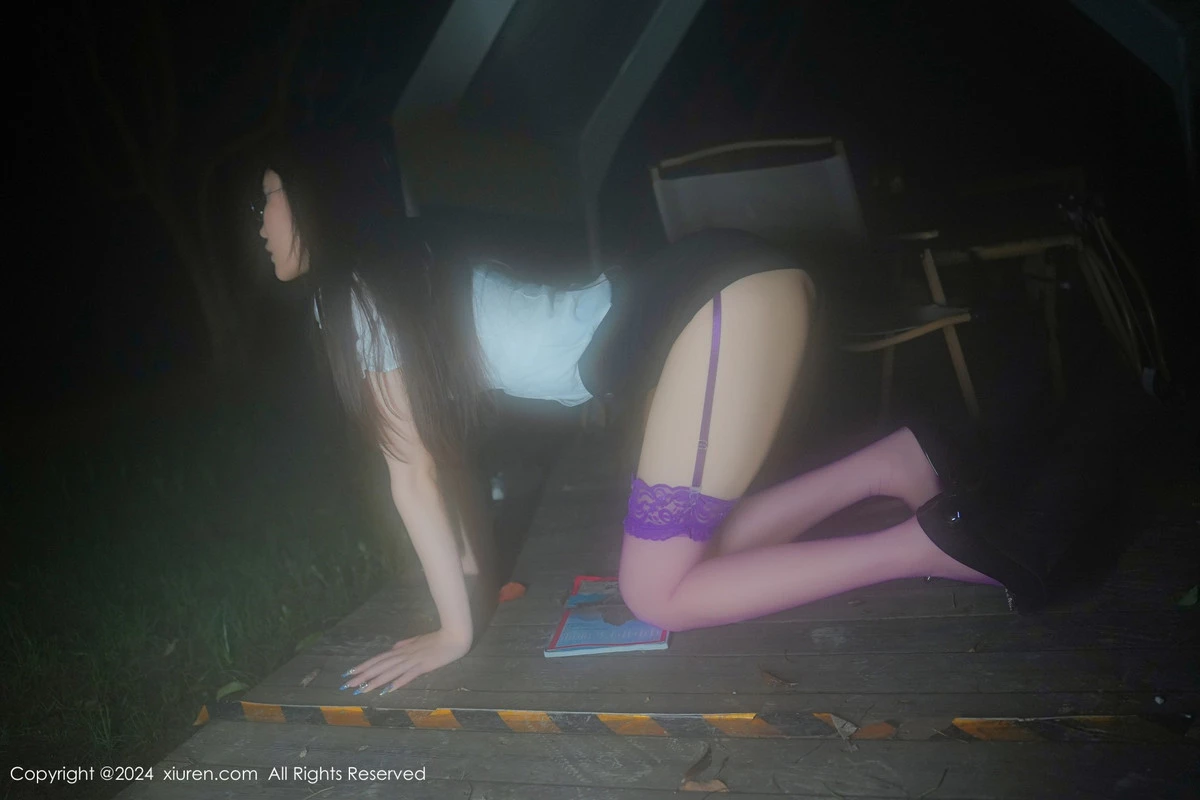 [[XiuRen秀人网]秀人网]No.8999_模特Erikaki性感白T露紫色内衣配紫丝吊袜秀完美身材诱惑写真79P