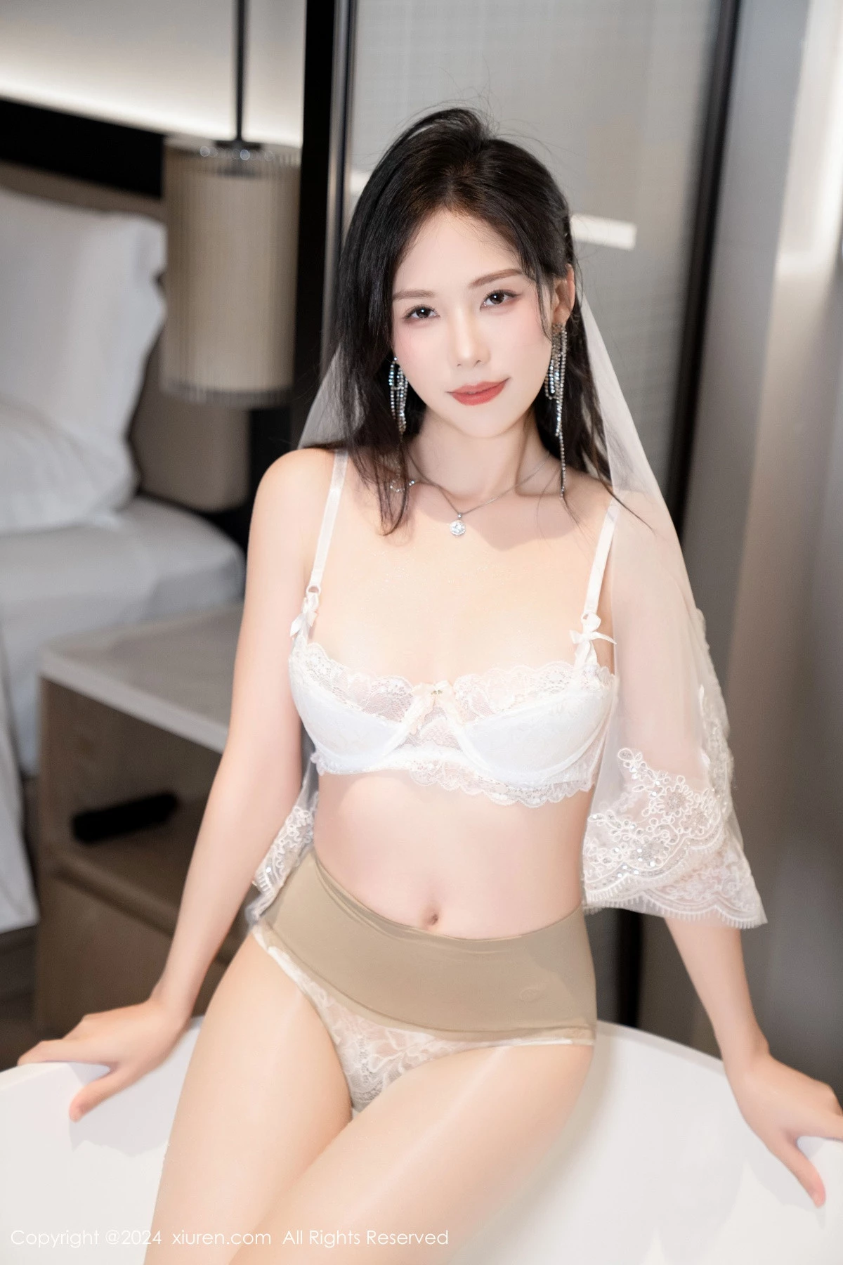 [[XiuRen秀人网]秀人网]No.8998_模特利世浴室场景性感白色婚纱配超薄肉丝秀完美身材诱惑写真100P