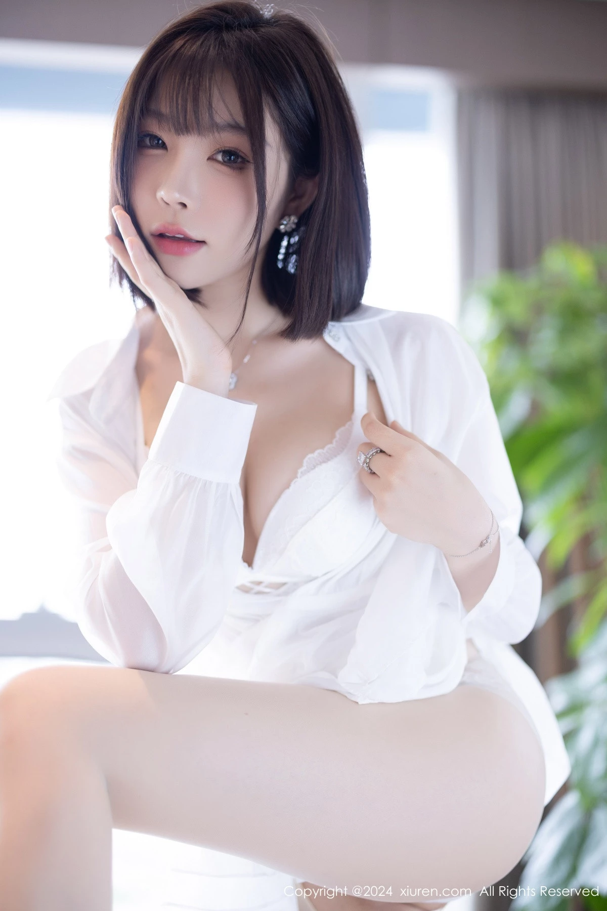 [[XiuRen秀人网]秀人网]No.9020_女神徐莉芝Booty性感白色连衣短裙配开档白丝秀完美身材诱惑写真94P
