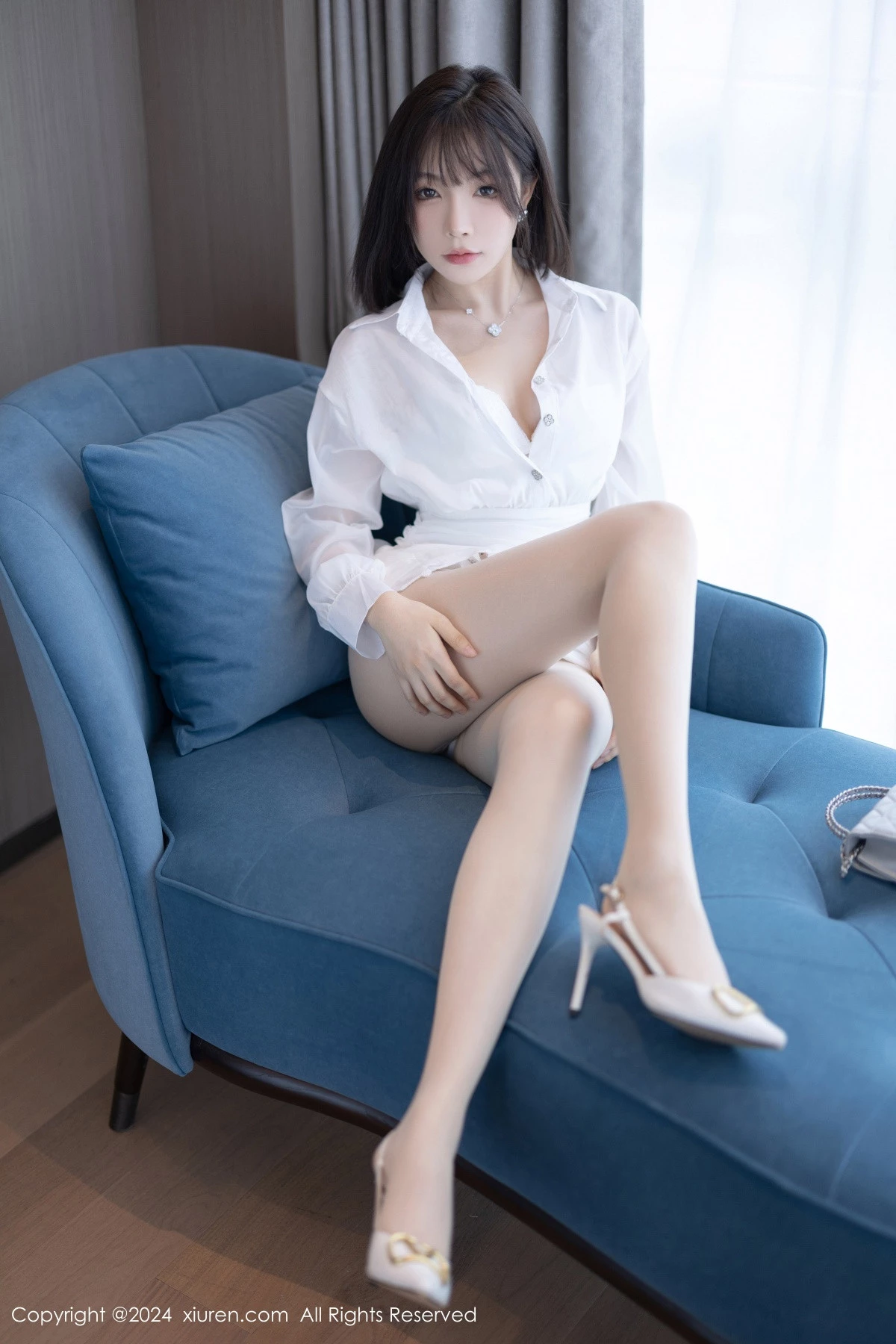 [[XiuRen秀人网]秀人网]No.9020_女神徐莉芝Booty性感白色连衣短裙配开档白丝秀完美身材诱惑写真94P