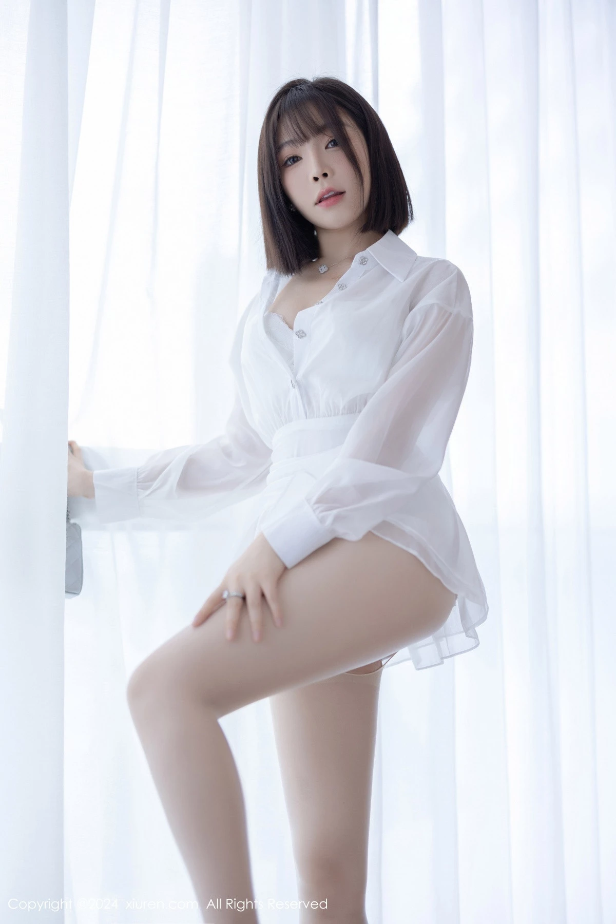 [[XiuRen秀人网]秀人网]No.9020_女神徐莉芝Booty性感白色连衣短裙配开档白丝秀完美身材诱惑写真94P