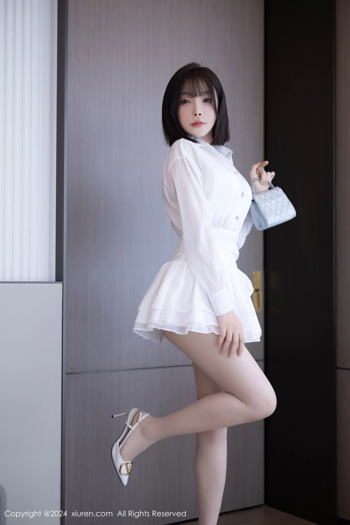 [[XiuRen秀人网]秀人网]No.9020_女神徐莉芝Booty性感白色连衣短裙配开档白丝秀完美身材诱惑写真94P