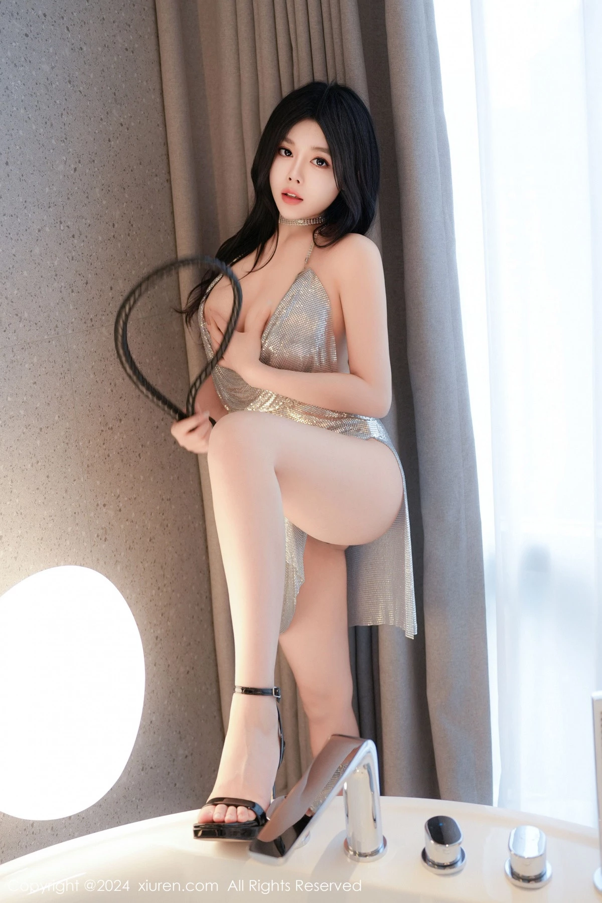 [[XiuRen秀人网]秀人网]No.9017_新人模特董媛媛Janel私房性感银白色吊带短裙秀丰腴身材诱惑写真74P