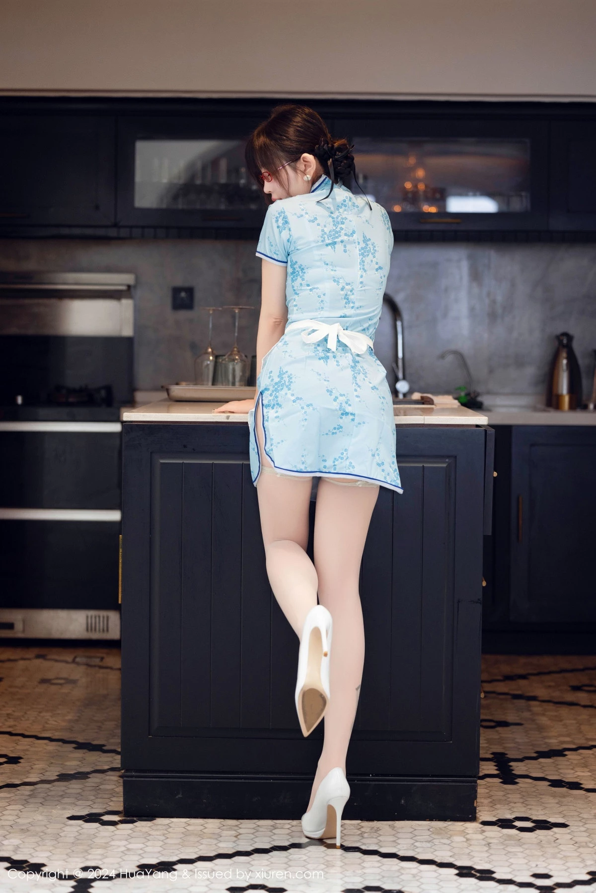 [HuaYang花漾]Vol.593_女神王雨纯性感淡绿露肩连衣长裙配白丝袜秀曼妙身姿诱惑写真93P