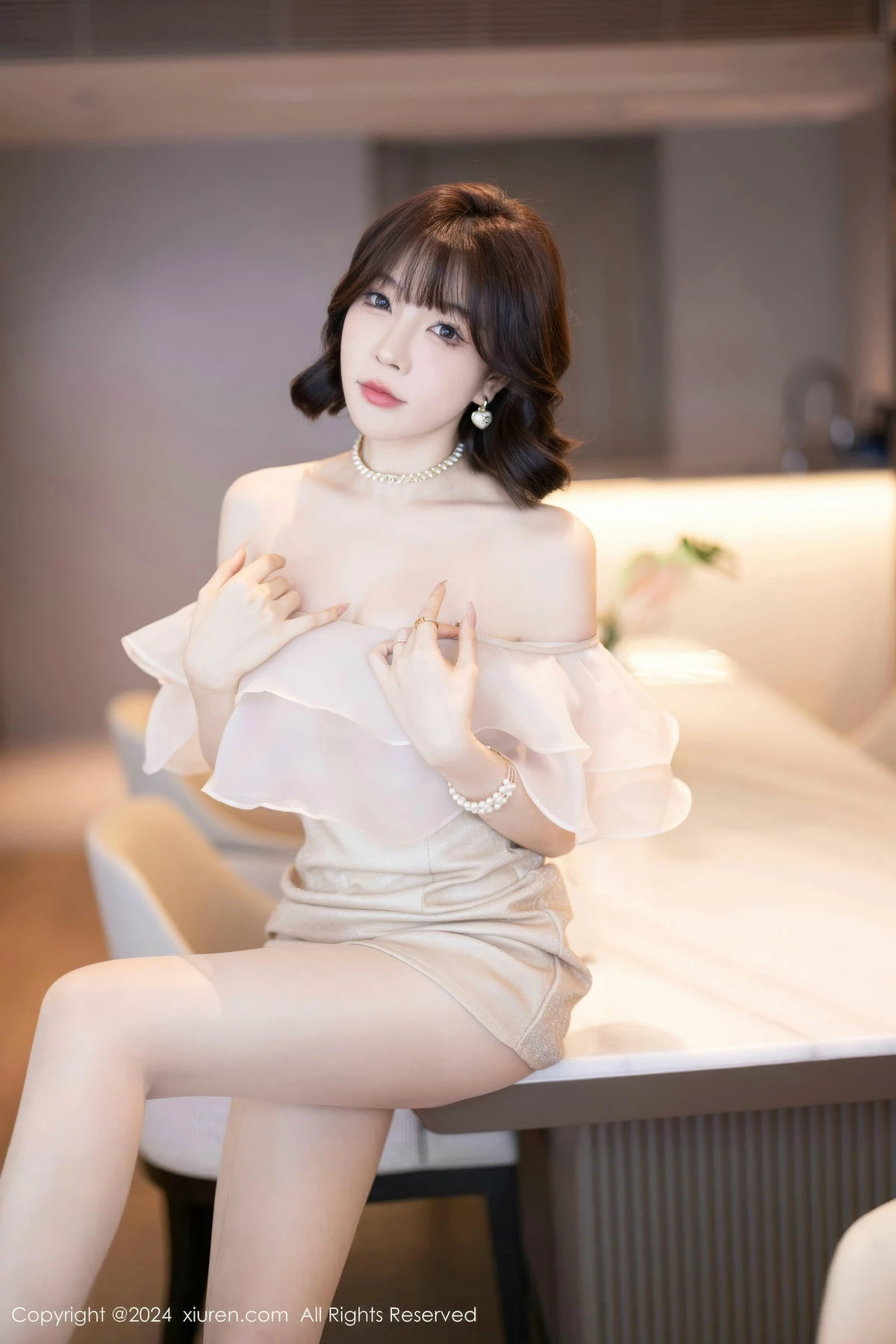 [[XiuRen秀人网]秀人网]No.8917_女神徐莉芝Booty性感浅色连衣短裙+黑色情趣内衣迷人诱惑写真90P