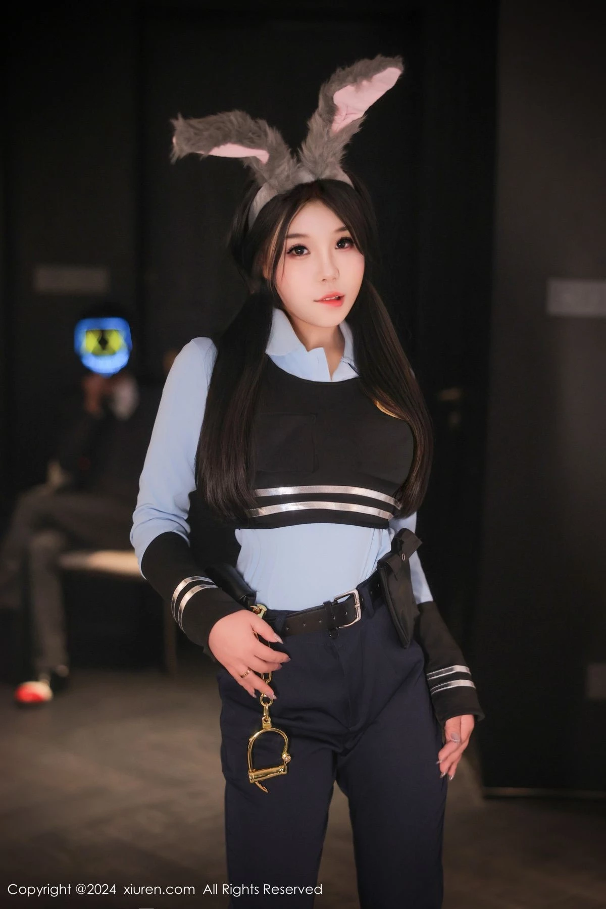 [[XiuRen秀人网]秀人网]No.9071_模特麦田性感兔子造型黑色制服配超薄黑丝秀曼妙身姿诱惑写真87P