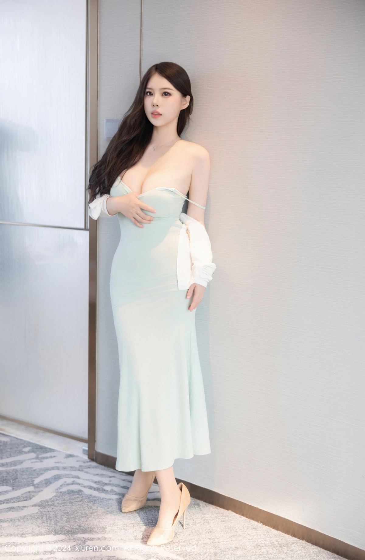 [[XiuRen秀人网]秀人网]No.9080_模特白茹雪abby性感浅色连衣长裙配超薄肉丝秀丰腴身材诱惑写真83P