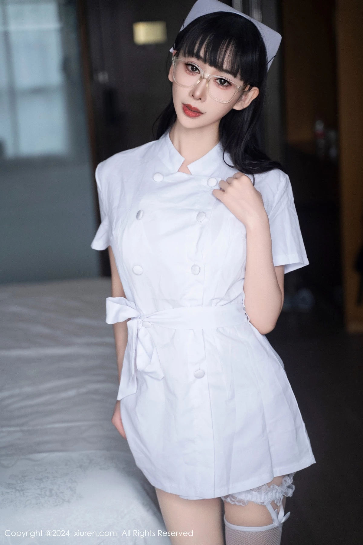 [[XiuRen秀人网]秀人网]No.9077_模特宝宝甜性感白色护士制服露情趣内衣配白丝袜秀美腿诱惑写真84P
