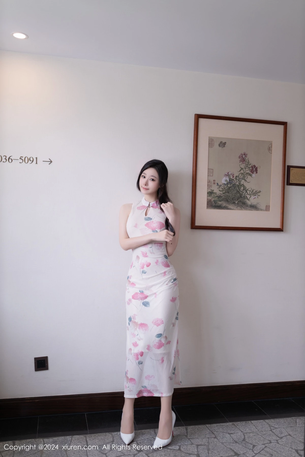 [[XiuRen秀人网]秀人网]No.9087_模特小逗逗性感粉色图案连衣裙配超薄肉丝秀曼妙身姿诱惑写真79P