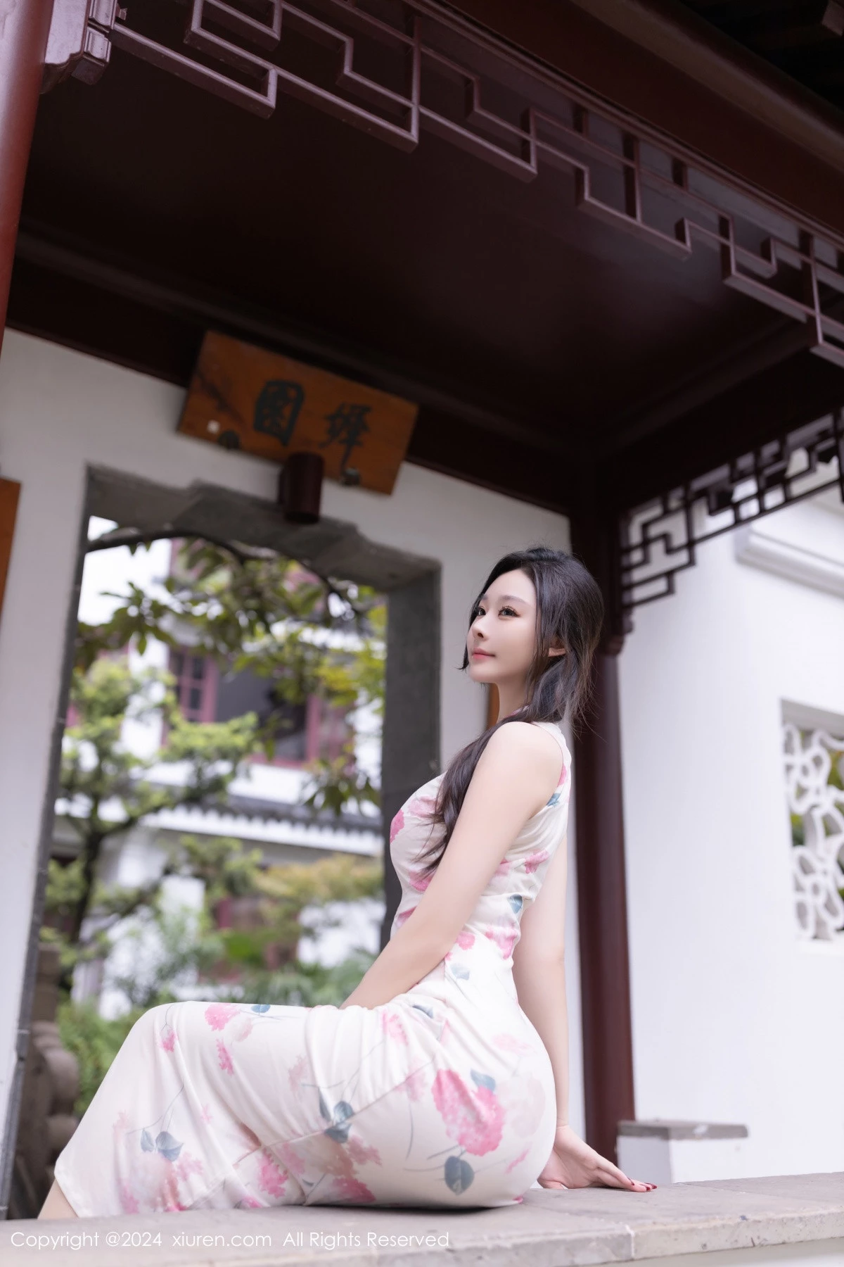 [[XiuRen秀人网]秀人网]No.9087_模特小逗逗性感粉色图案连衣裙配超薄肉丝秀曼妙身姿诱惑写真79P