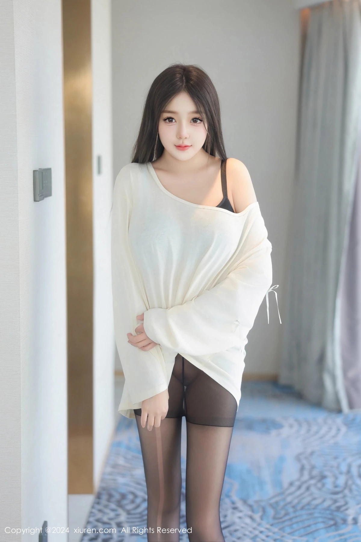 [[XiuRen秀人网]秀人网]No.9089_模特柚柚小奶瓶性感浅色服饰配超薄黑丝秀凹凸身材撩人诱惑写真81P