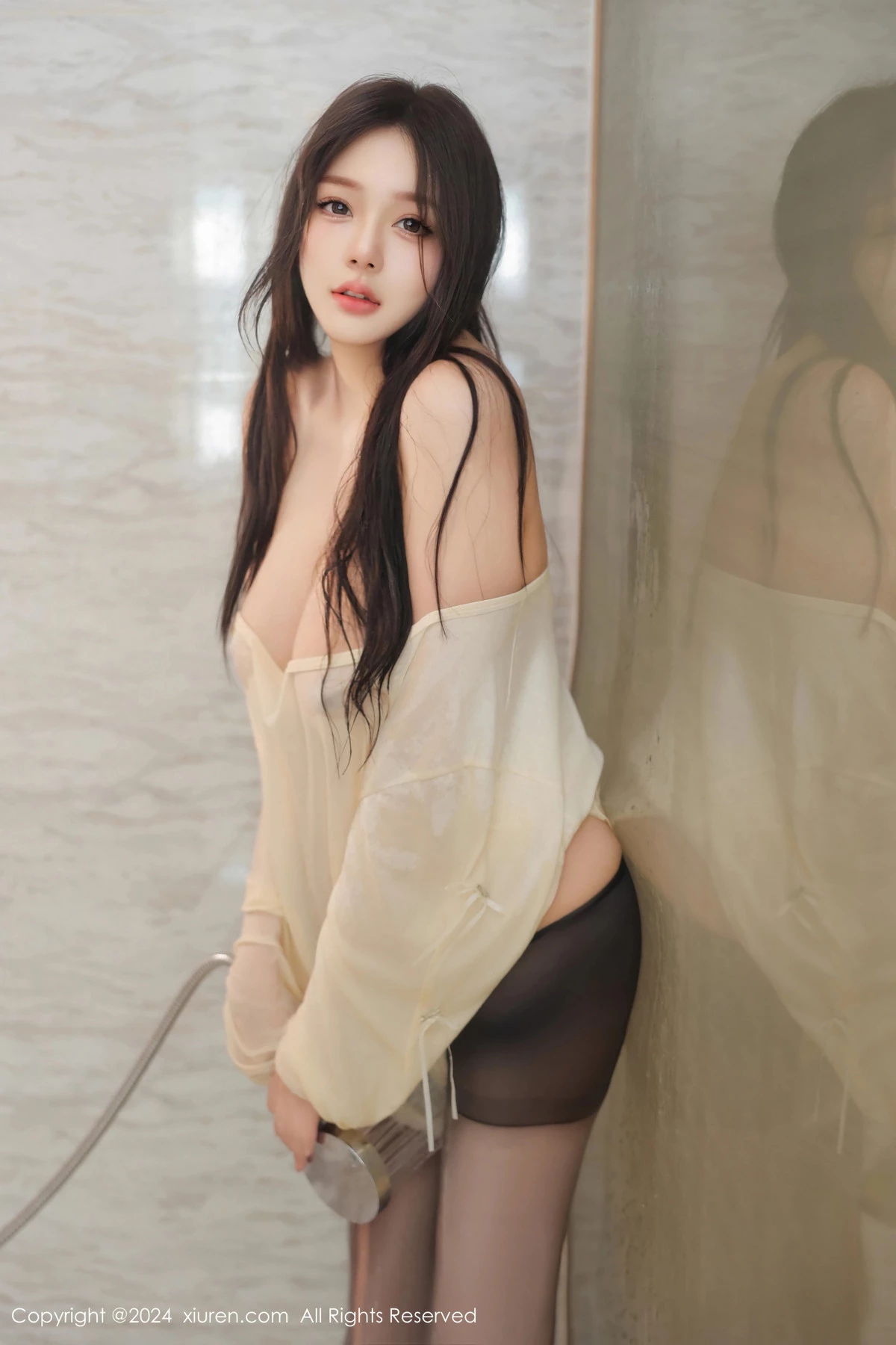 [[XiuRen秀人网]秀人网]No.9089_模特柚柚小奶瓶性感浅色服饰配超薄黑丝秀凹凸身材撩人诱惑写真81P
