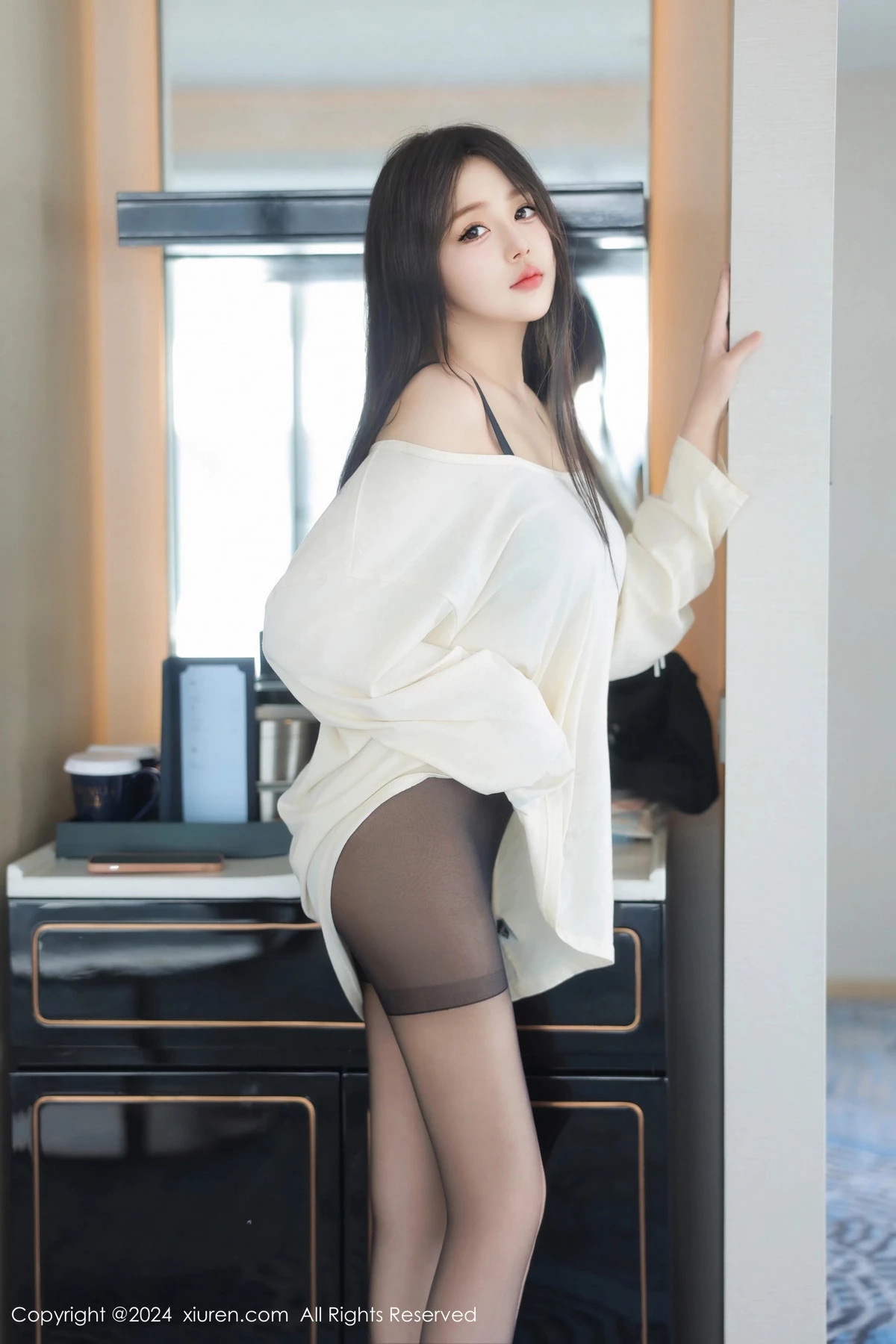 [[XiuRen秀人网]秀人网]No.9089_模特柚柚小奶瓶性感浅色服饰配超薄黑丝秀凹凸身材撩人诱惑写真81P