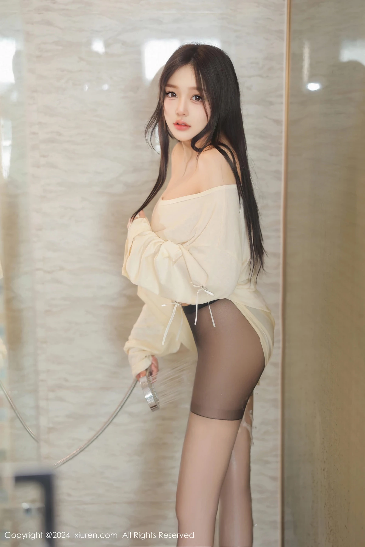 [[XiuRen秀人网]秀人网]No.9089_模特柚柚小奶瓶性感浅色服饰配超薄黑丝秀凹凸身材撩人诱惑写真81P