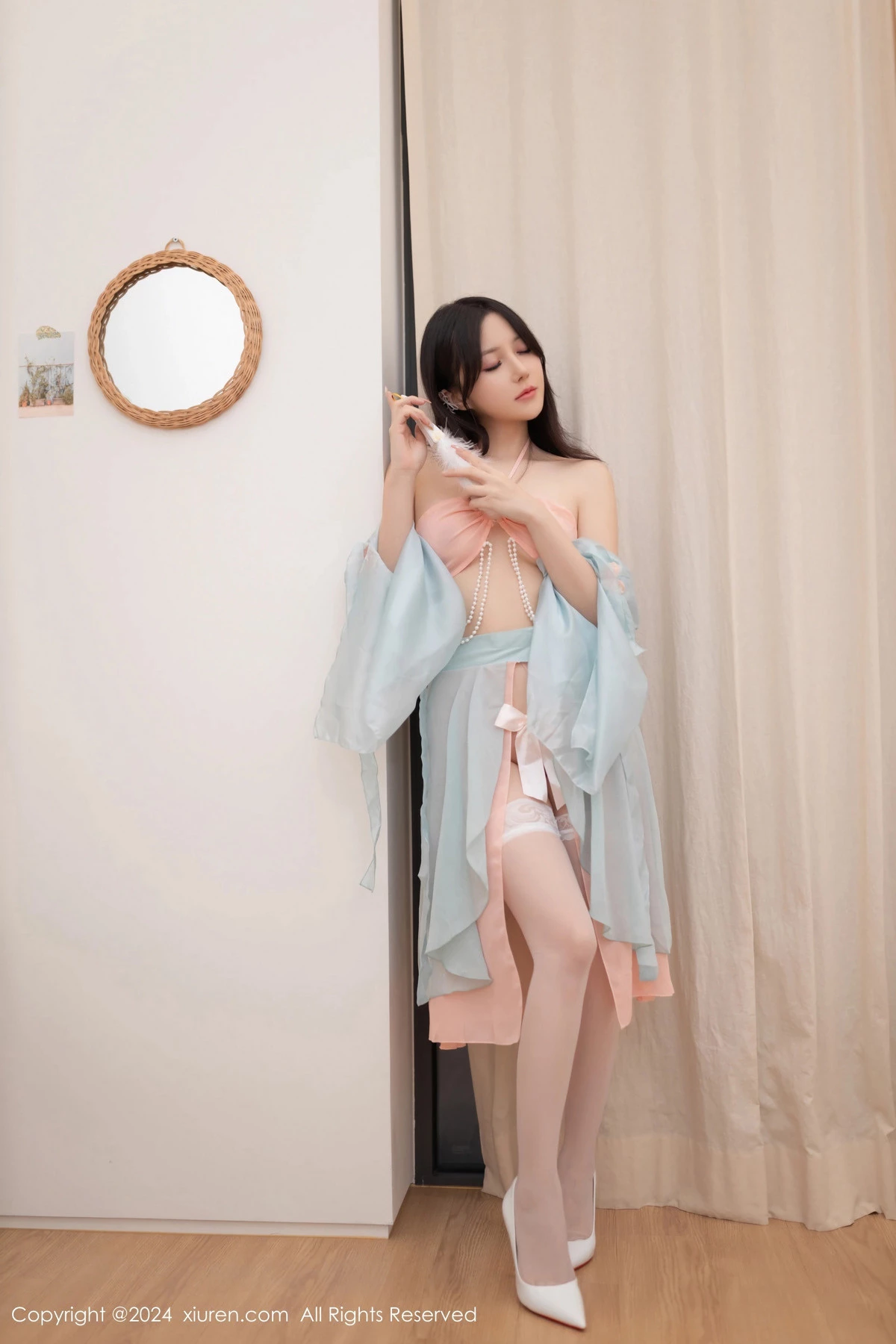 [[XiuRen秀人网]秀人网]No.9093_模特鱼子酱Fish性感古风薄纱服饰配白丝袜秀曼妙身姿诱惑写真80P