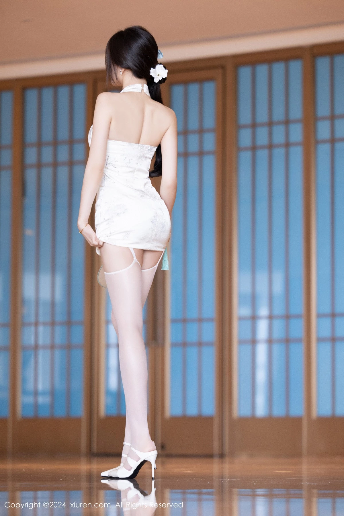 [[XiuRen秀人网]秀人网]No.9101_女神徐莉芝Booty白色连衣裙露白色蕾丝内衣配白丝吊袜诱惑写真90P