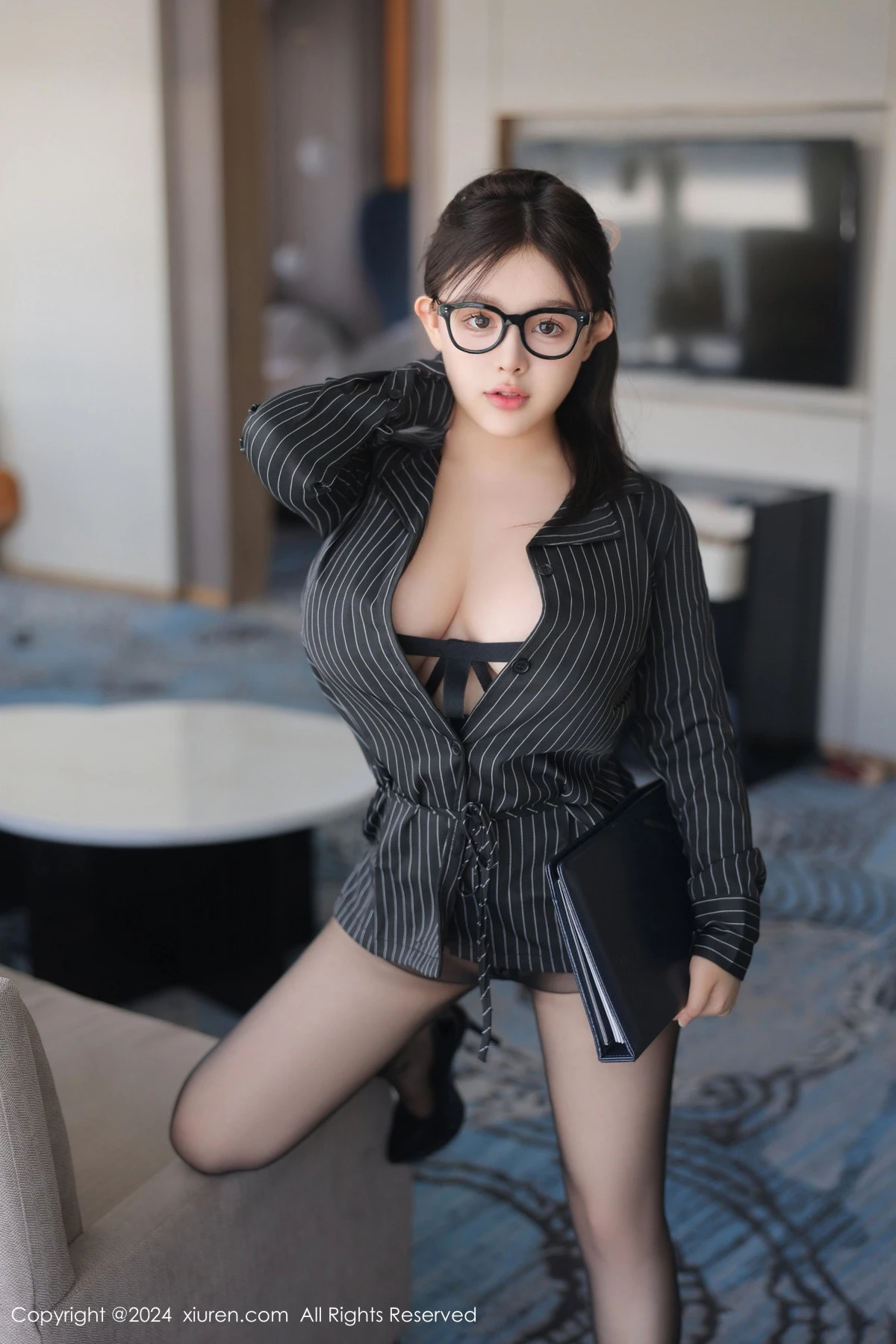 [[XiuRen秀人网]秀人网]No.9026_模特娜娜子yy性感黑色OL服饰露黑色情趣内衣秀丰满身材诱惑写真81P