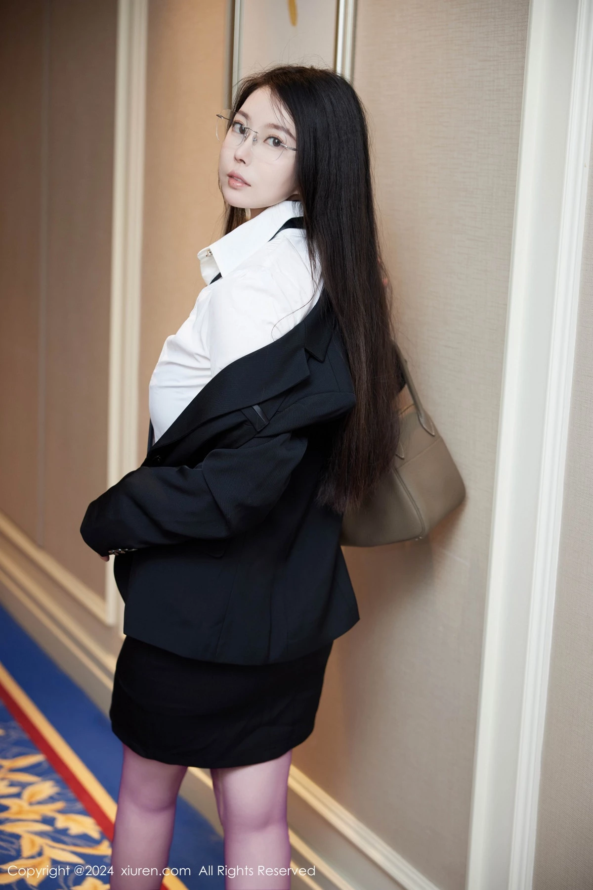 [[XiuRen秀人网]秀人网]No.9131_模特白茹雪abby性感白T配黑短裙露紫丝吊袜秀丰腴身姿诱惑写真87P