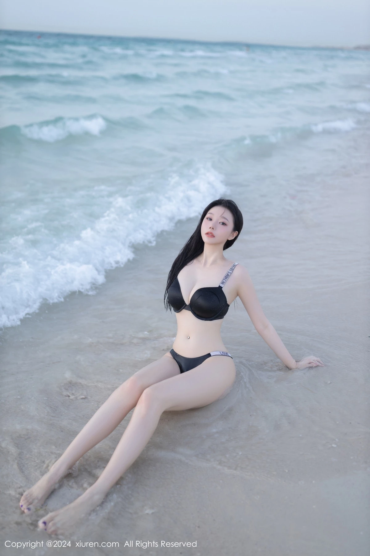 [[XiuRen秀人网]秀人网]No.9138_模特安然anran海边沙滩场景性感黑色泳装秀柔美身段诱惑写真82P