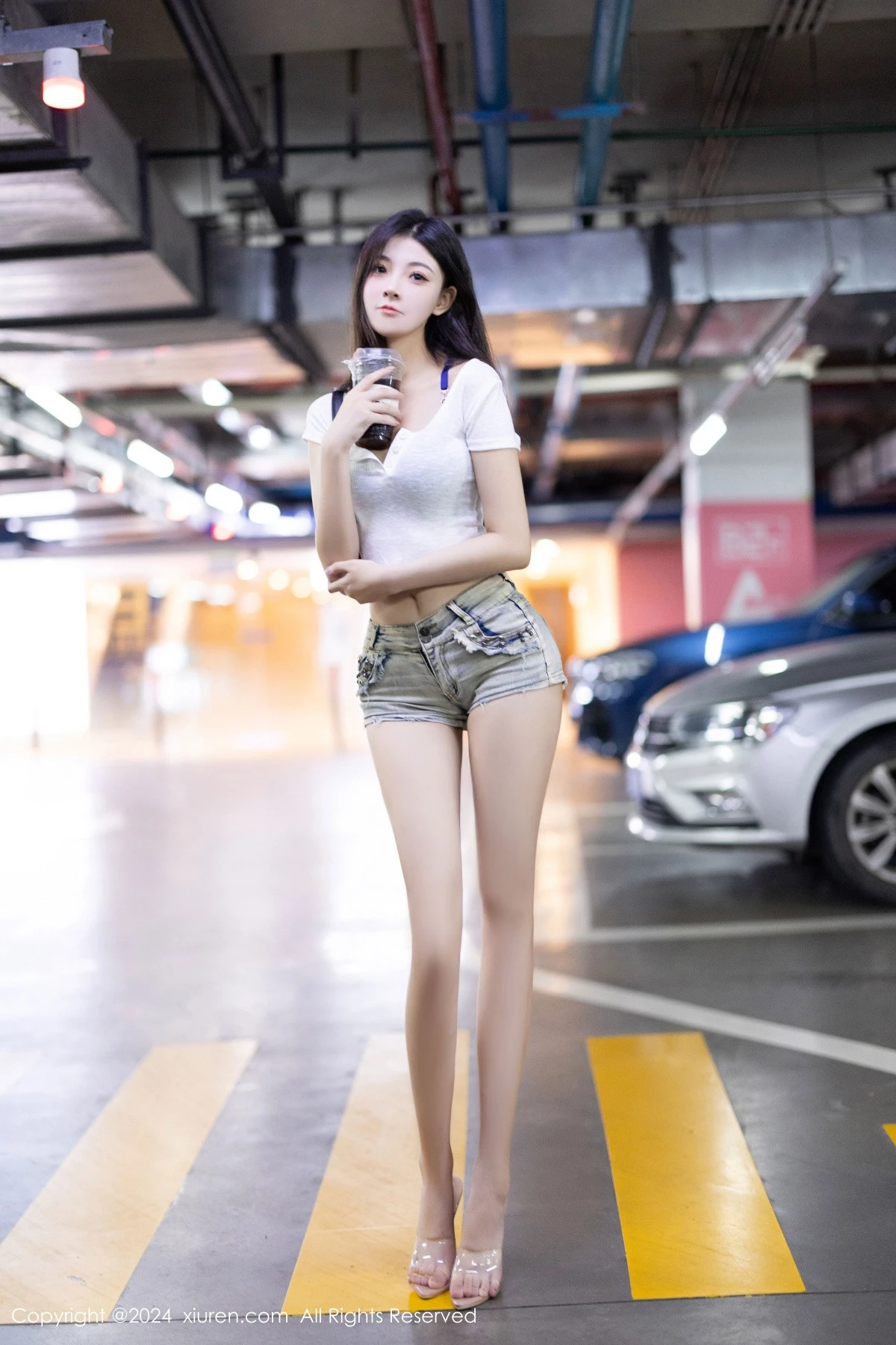 [[XiuRen秀人网]秀人网]No.9141_新人模特初梦瑶性感白T配牛仔短裤露蓝色内衣秀曼妙身姿诱惑写真86P