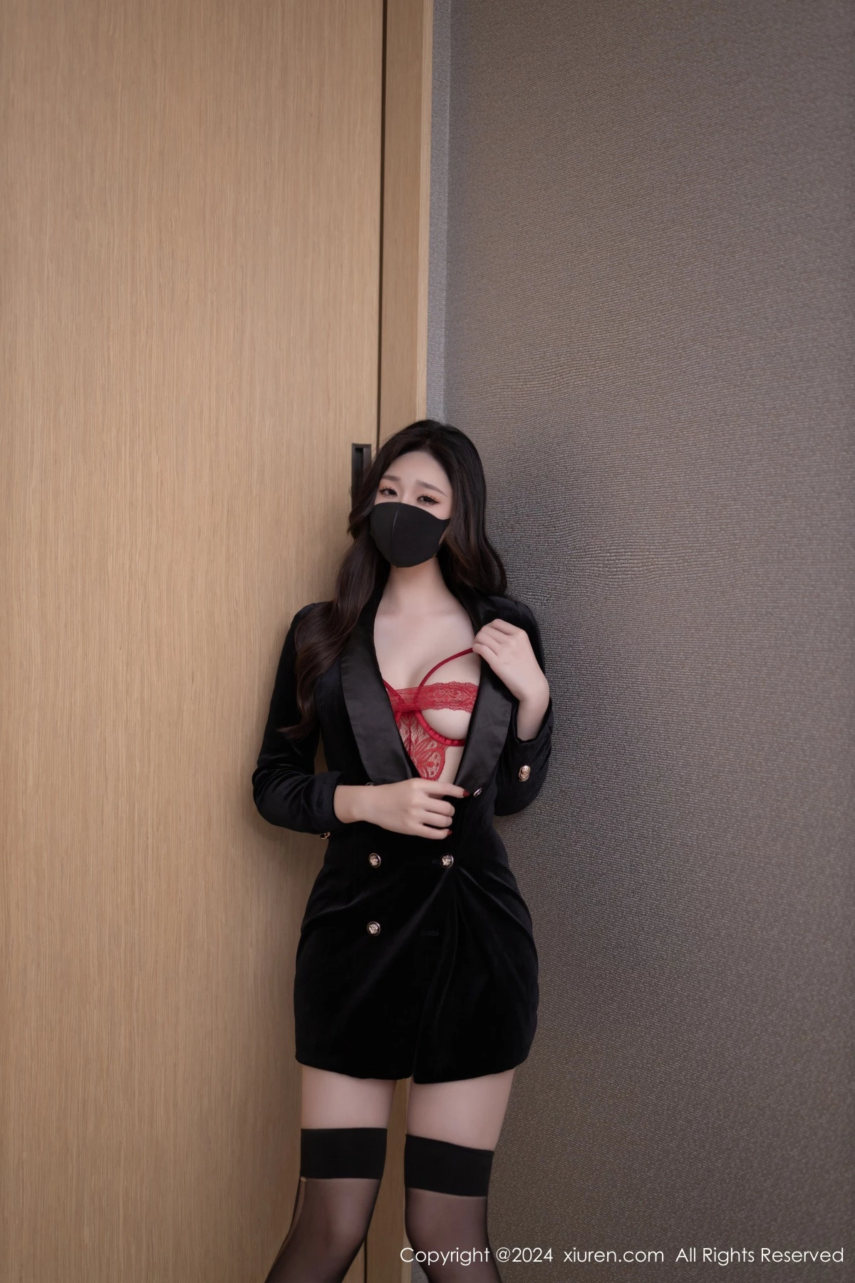 [[XiuRen秀人网]秀人网]No.9168_模特小逗逗性感红色情趣内衣配黑丝袜秀曼妙身姿惹火诱惑写真76P
