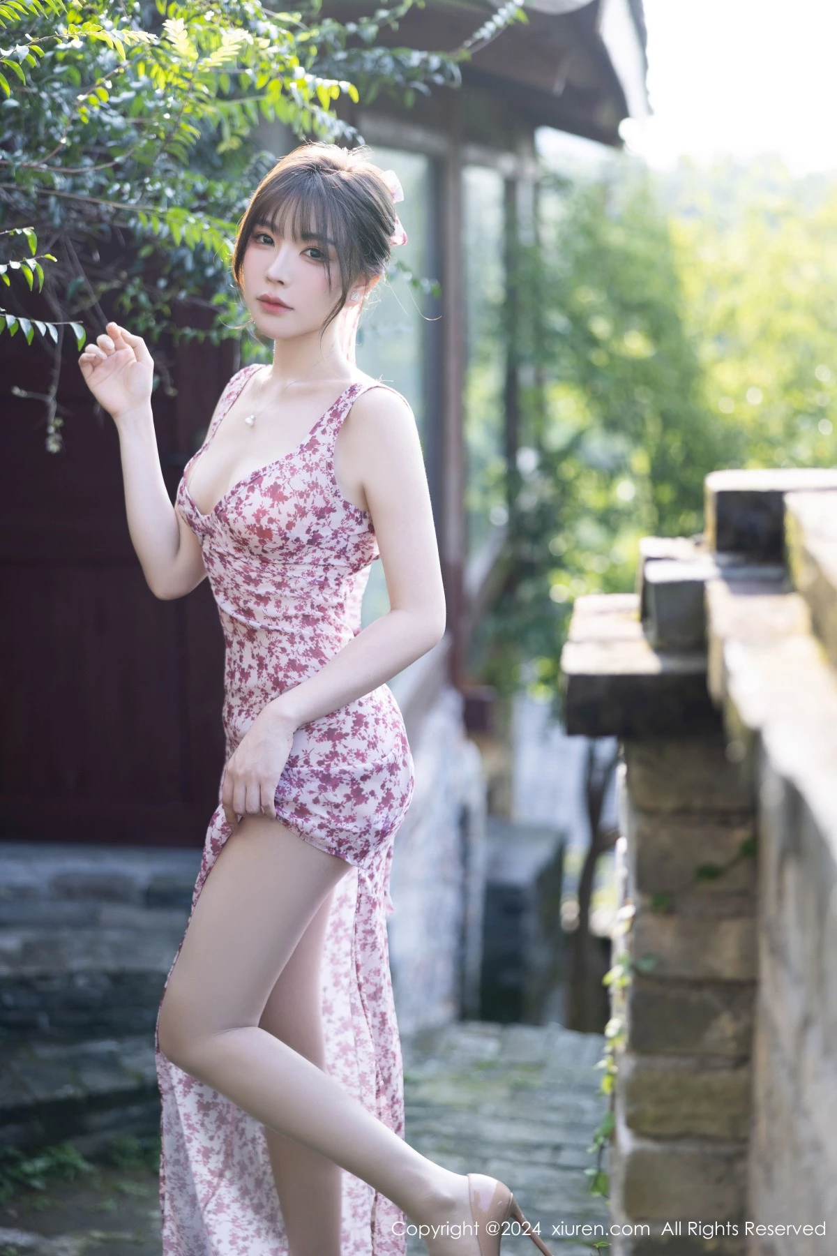 [[XiuRen秀人网]秀人网]No.9195_女神徐莉芝Booty性感碎花连衣裙+蓝色制服秀曼妙身姿诱惑写真100P