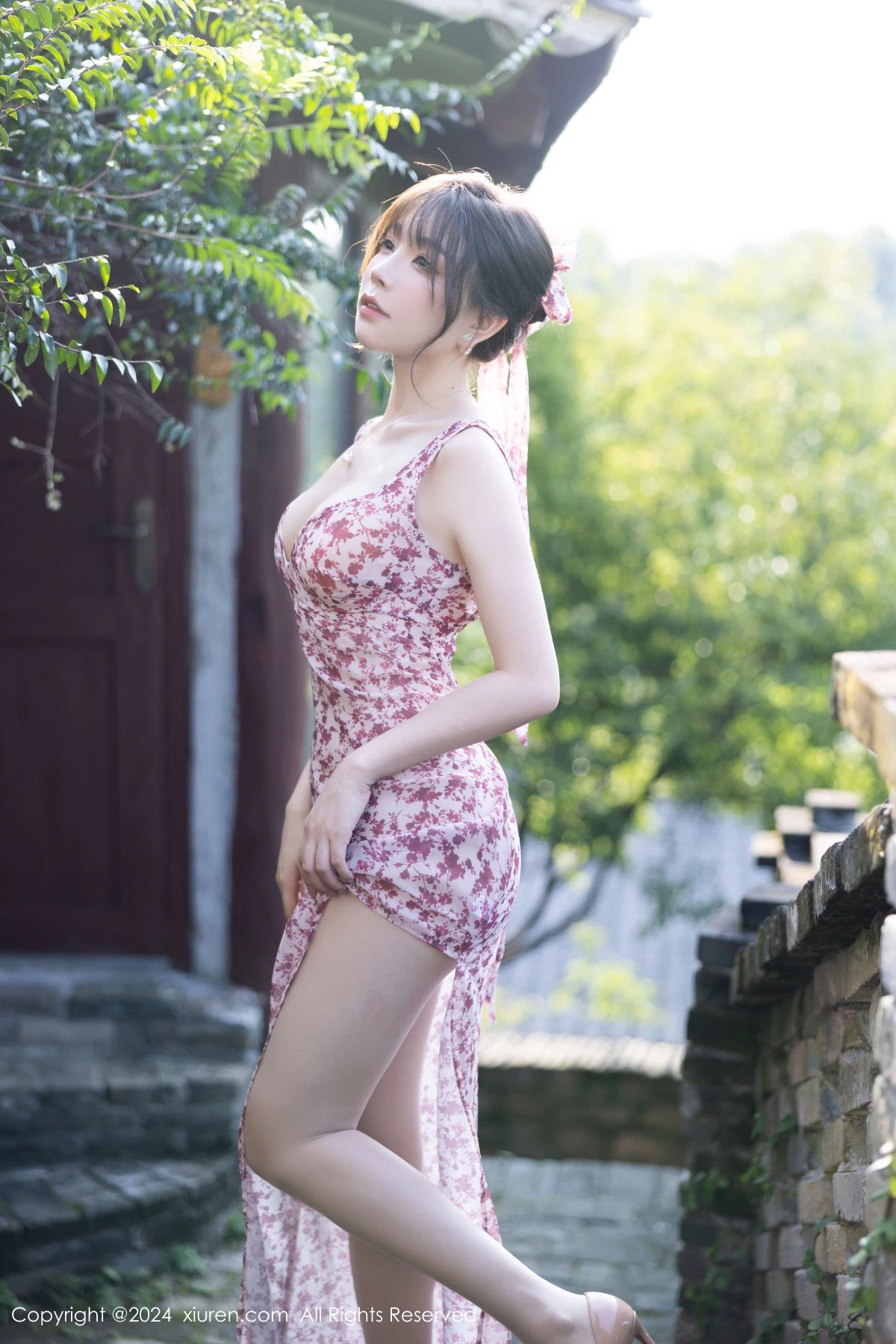 [[XiuRen秀人网]秀人网]No.9195_女神徐莉芝Booty性感碎花连衣裙+蓝色制服秀曼妙身姿诱惑写真100P