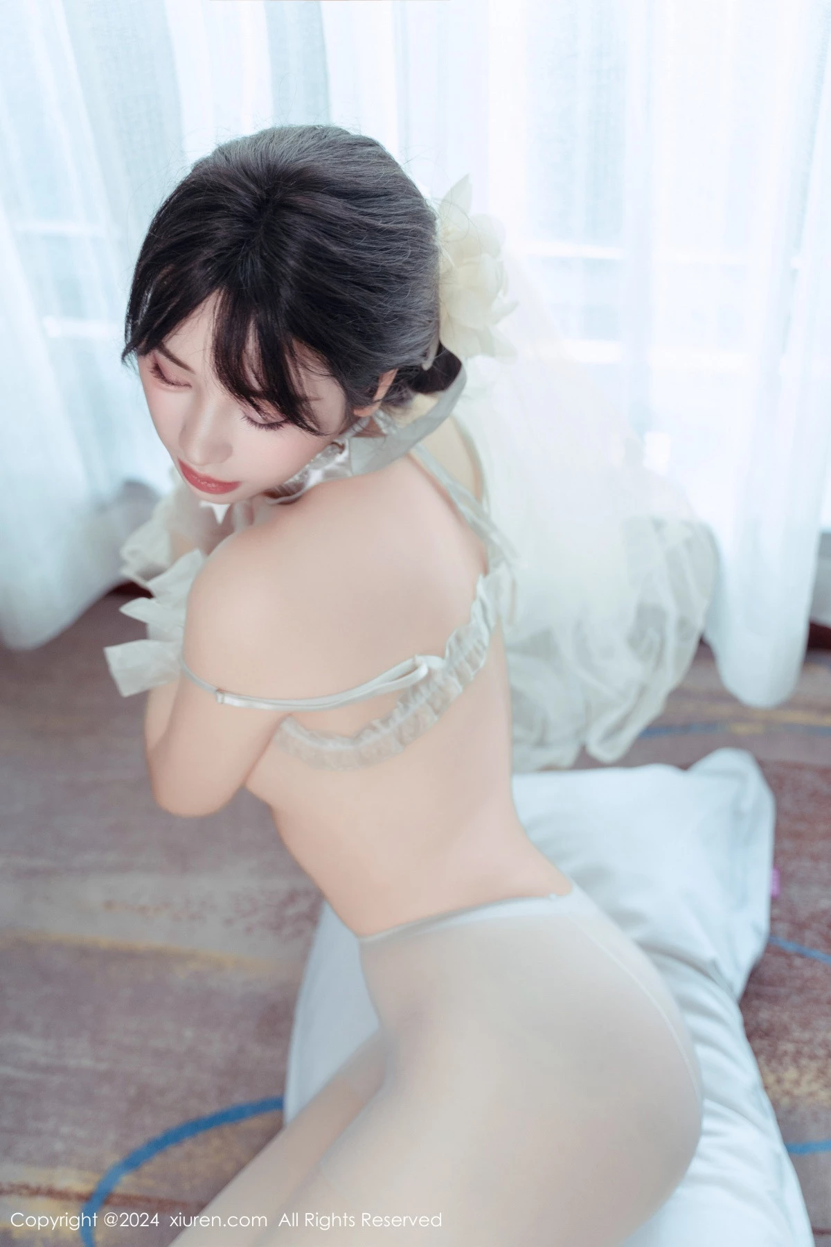 [[XiuRen秀人网]秀人网]No.9197_模特汐汐爱吃草莓性感白色情趣服饰配超薄肉丝秀惹火身材诱惑写真80P