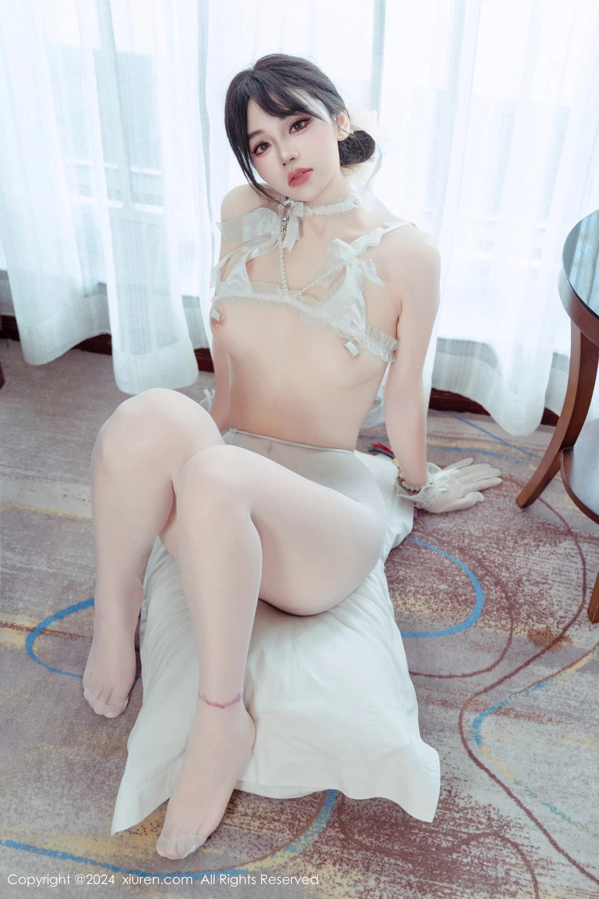 [[XiuRen秀人网]秀人网]No.9197_模特汐汐爱吃草莓性感白色情趣服饰配超薄肉丝秀惹火身材诱惑写真80P